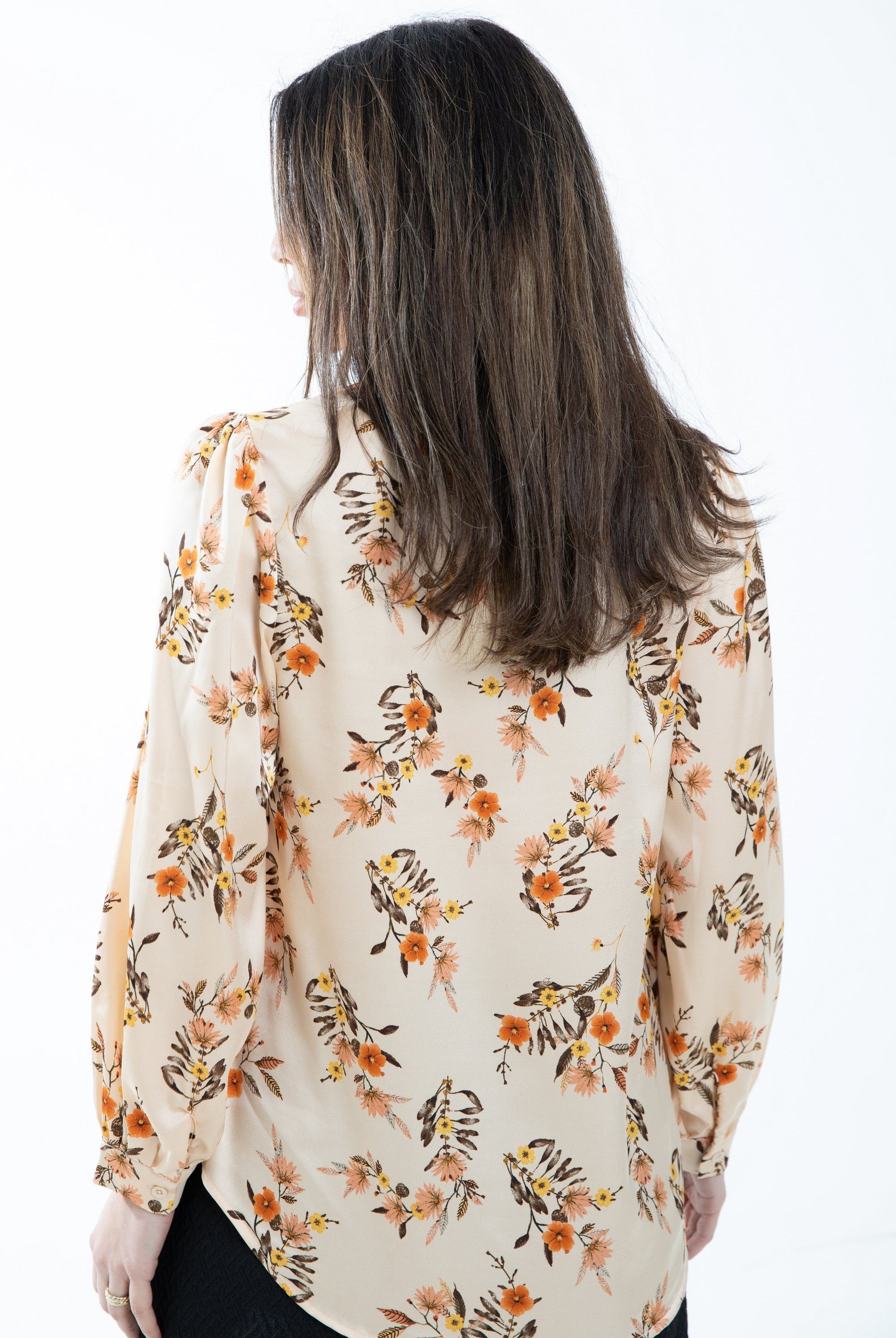 ميكا توب كلاسيك مشجر بأزرار أمامية كم طويل نسائي