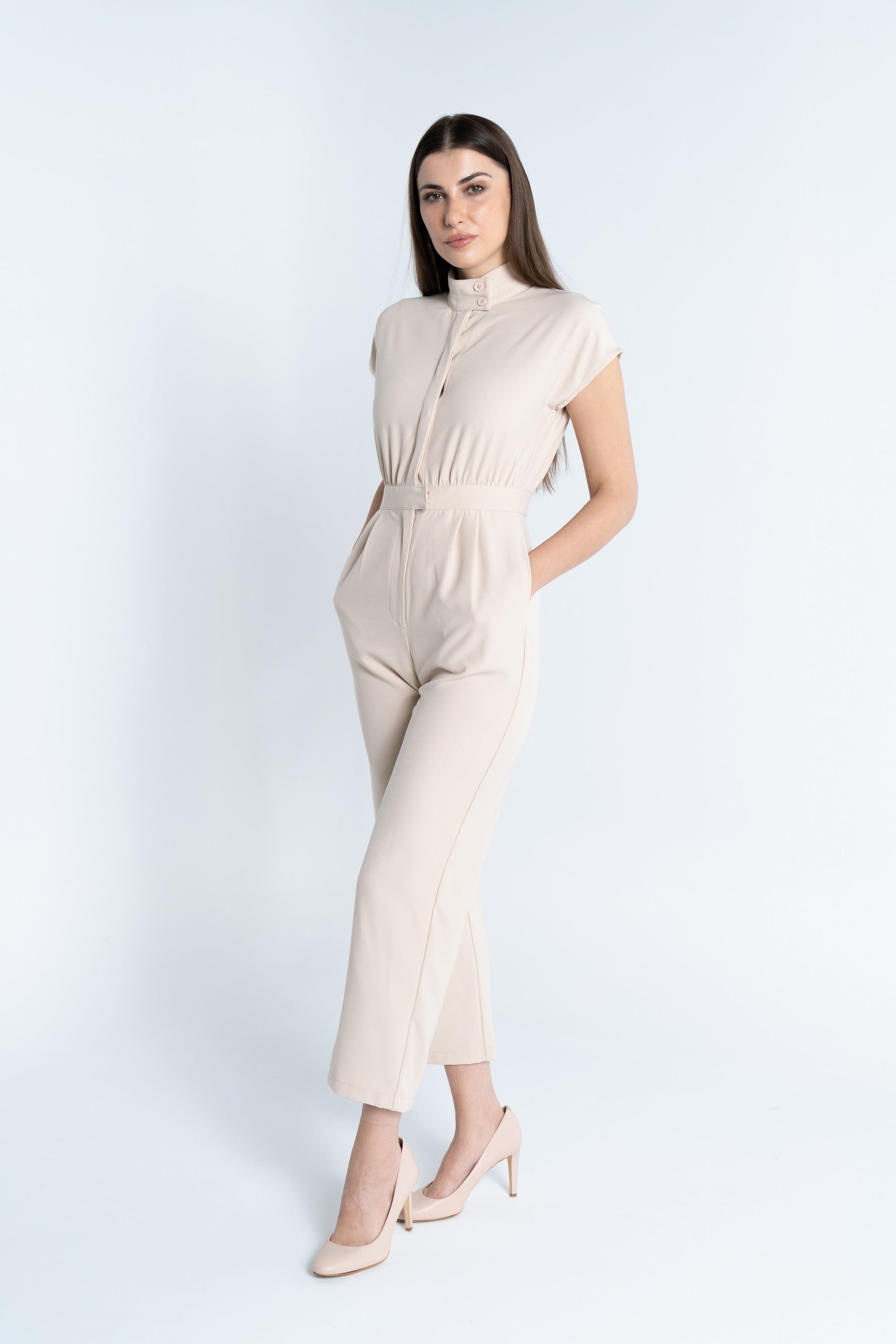 ميكا جمبسوت سادة مخصر كم قصير وبنطلون نسائي