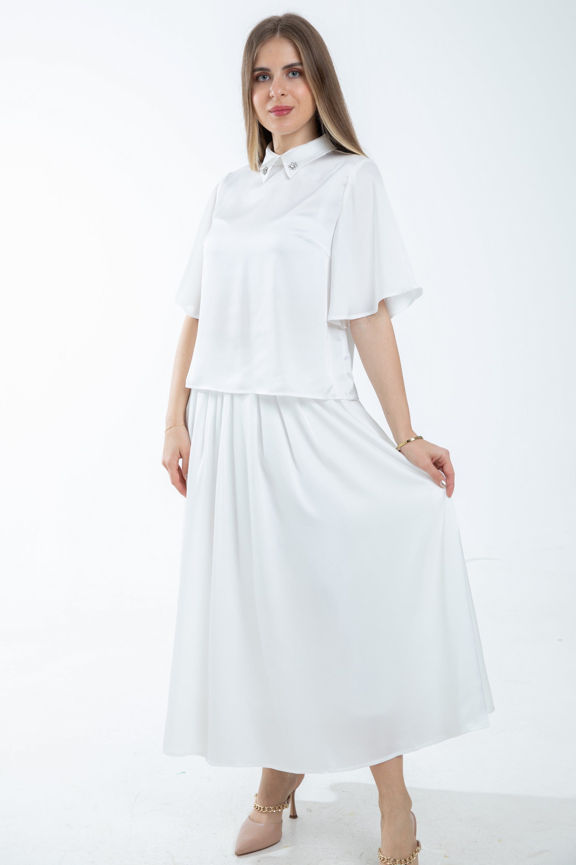 ميكا بلوزة ناعمة بأكمام فراشة وسيعة بياقة عريضة