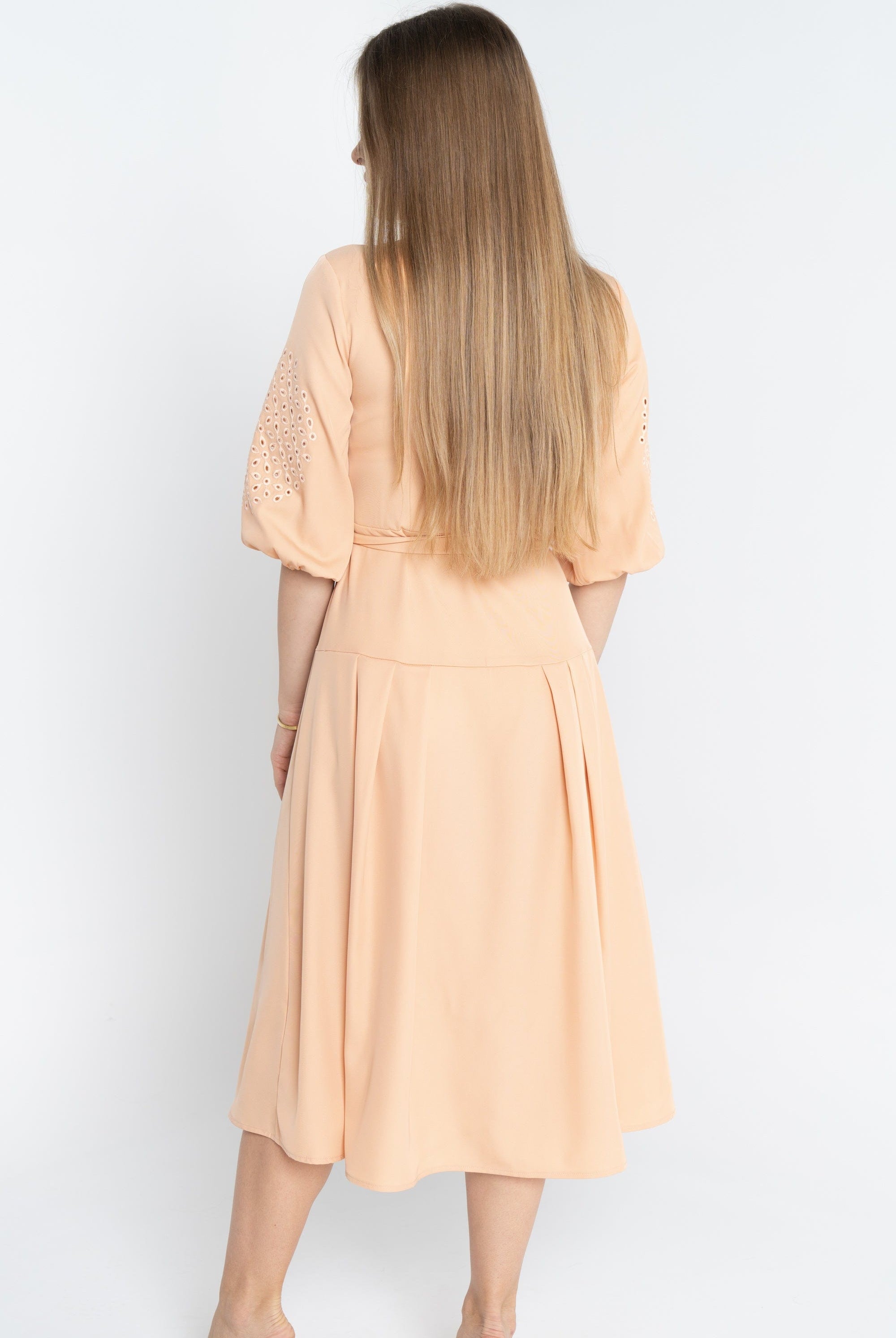 ميكا فستان ميدي بحزام على الخصر وأزرار امامية 3/4 كم بف نسائي