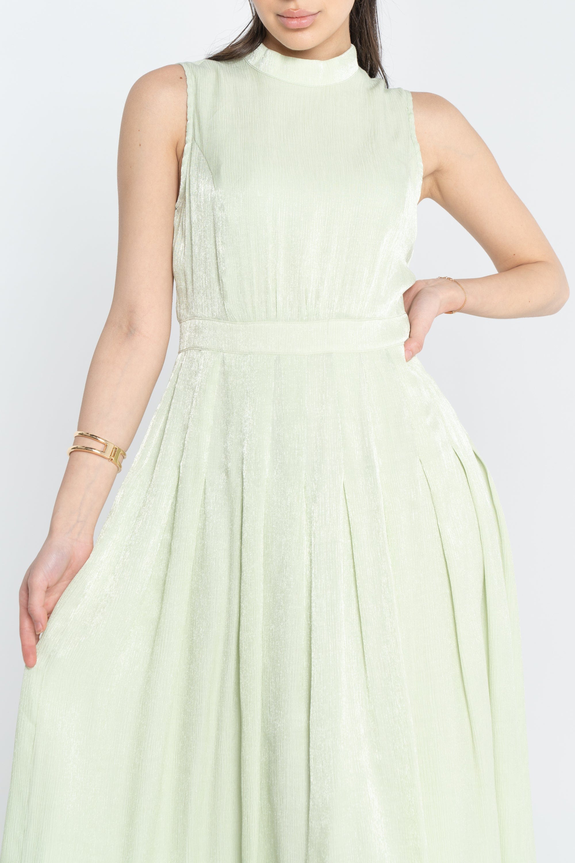 ميكا فستان سادة بكسرات من أسفل كت نسائي