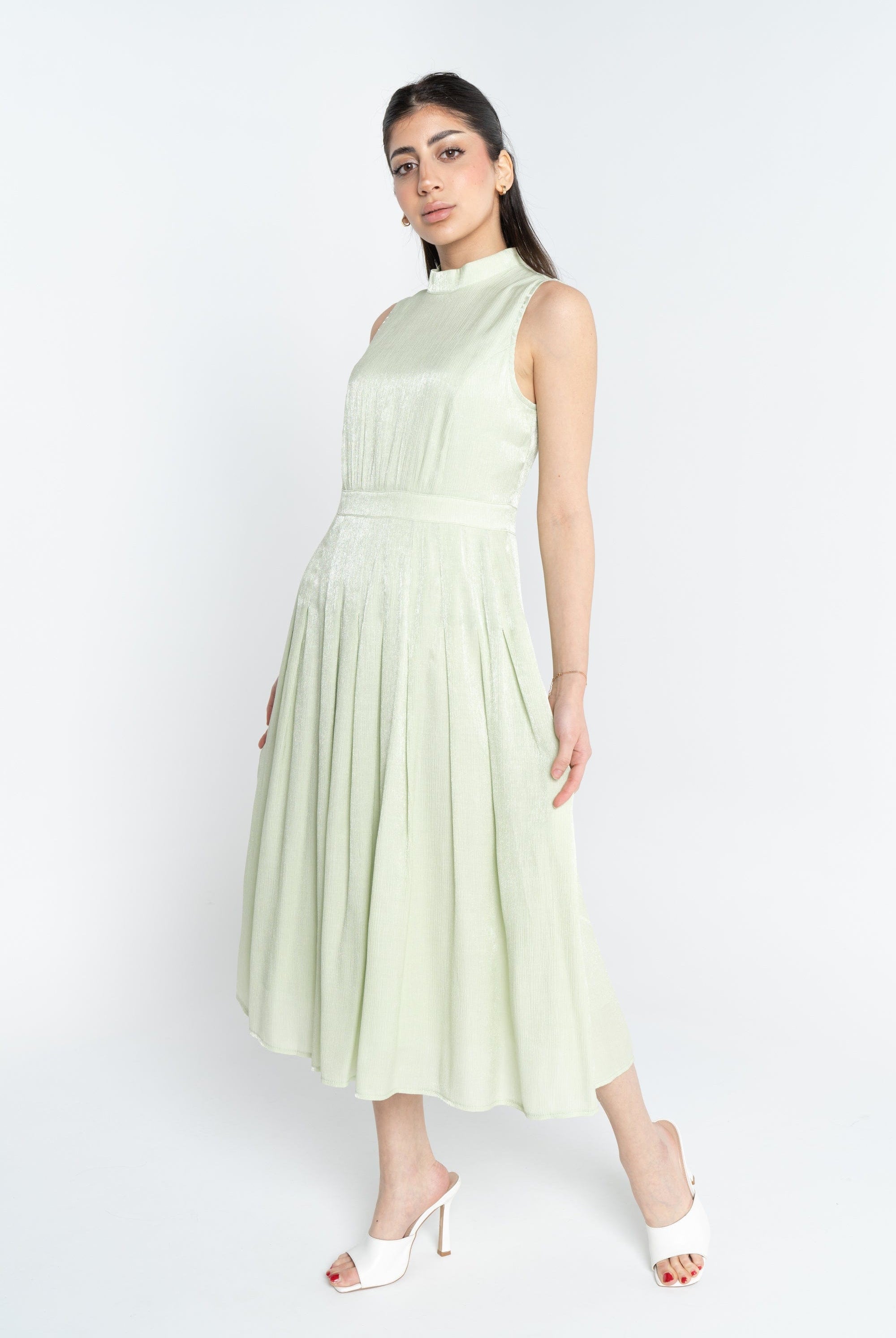 ميكا فستان سادة بكسرات من أسفل كت نسائي