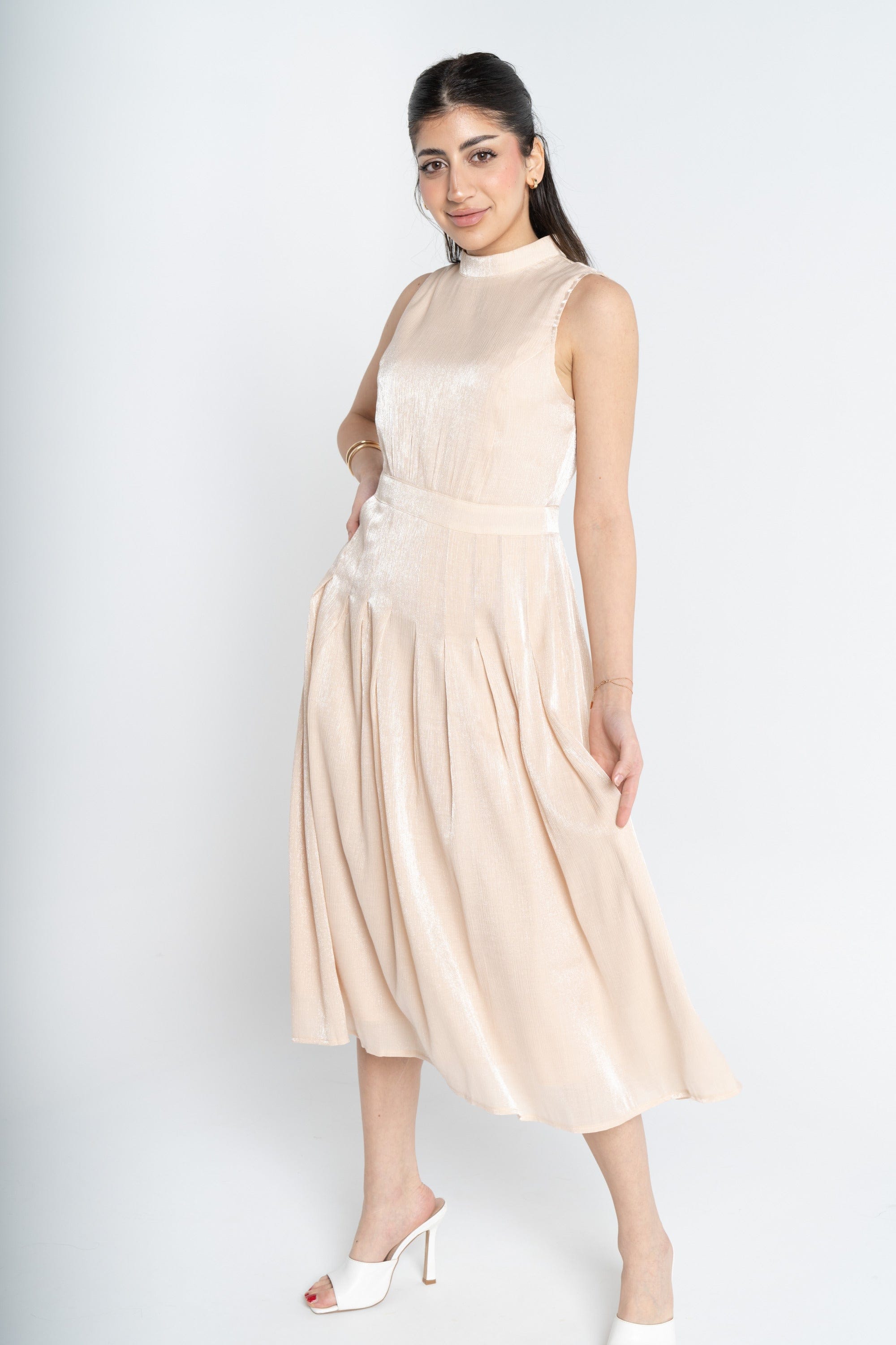 ميكا فستان سادة بكسرات من أسفل كت نسائي