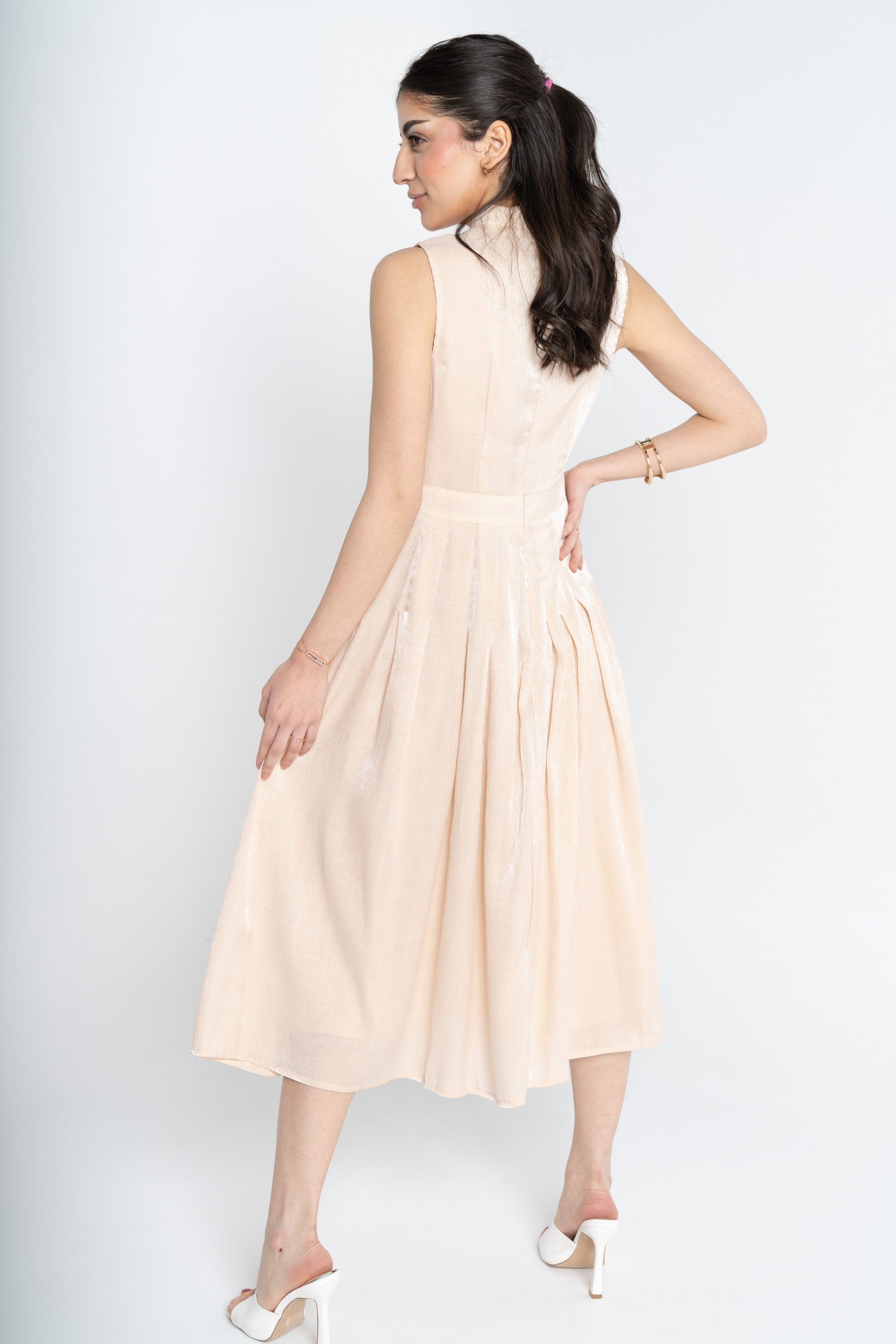 ميكا فستان سادة بكسرات من أسفل كت نسائي