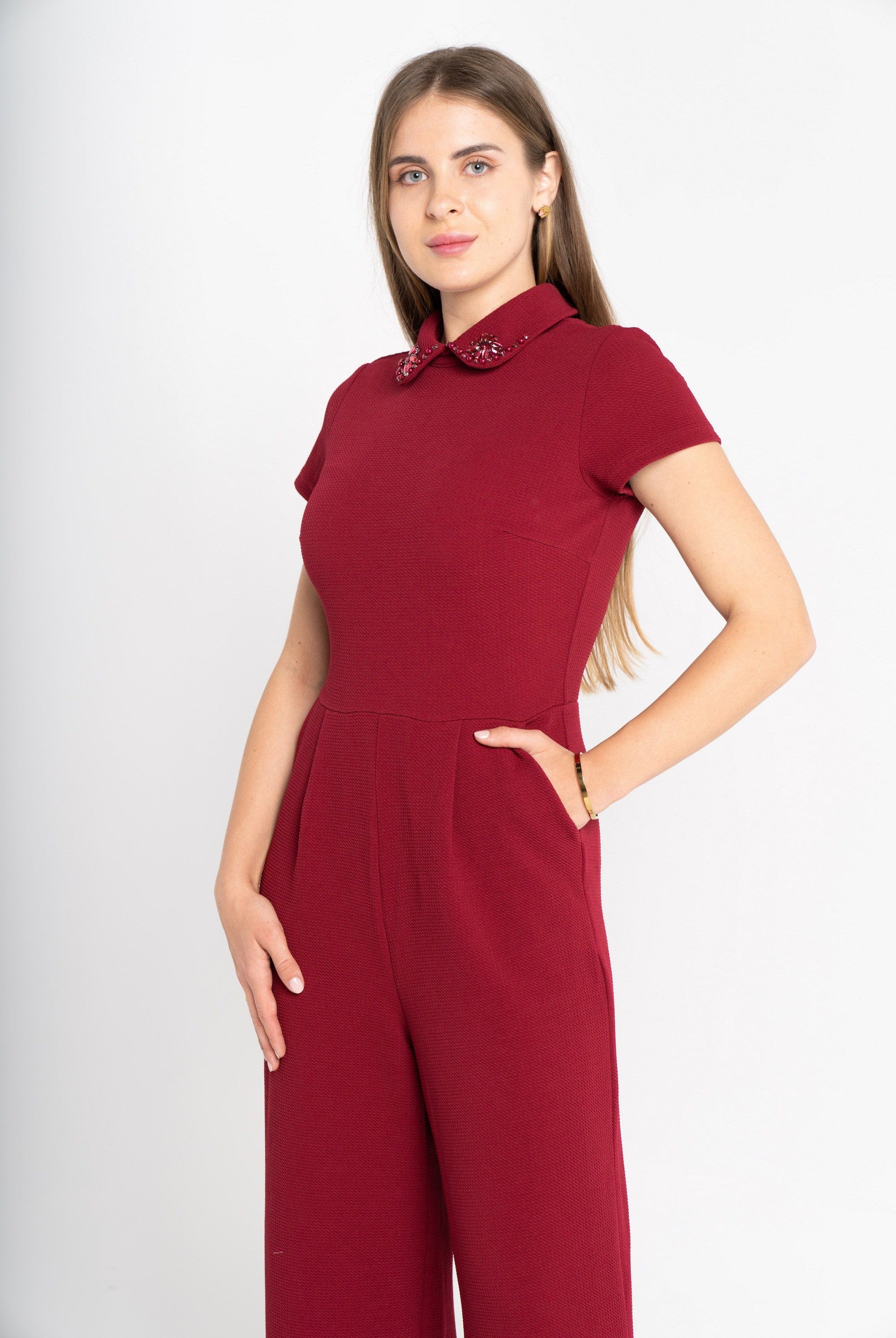 ميكا جمبسوت كلاسيك سادة بياقة مطرزة نصكم قصير