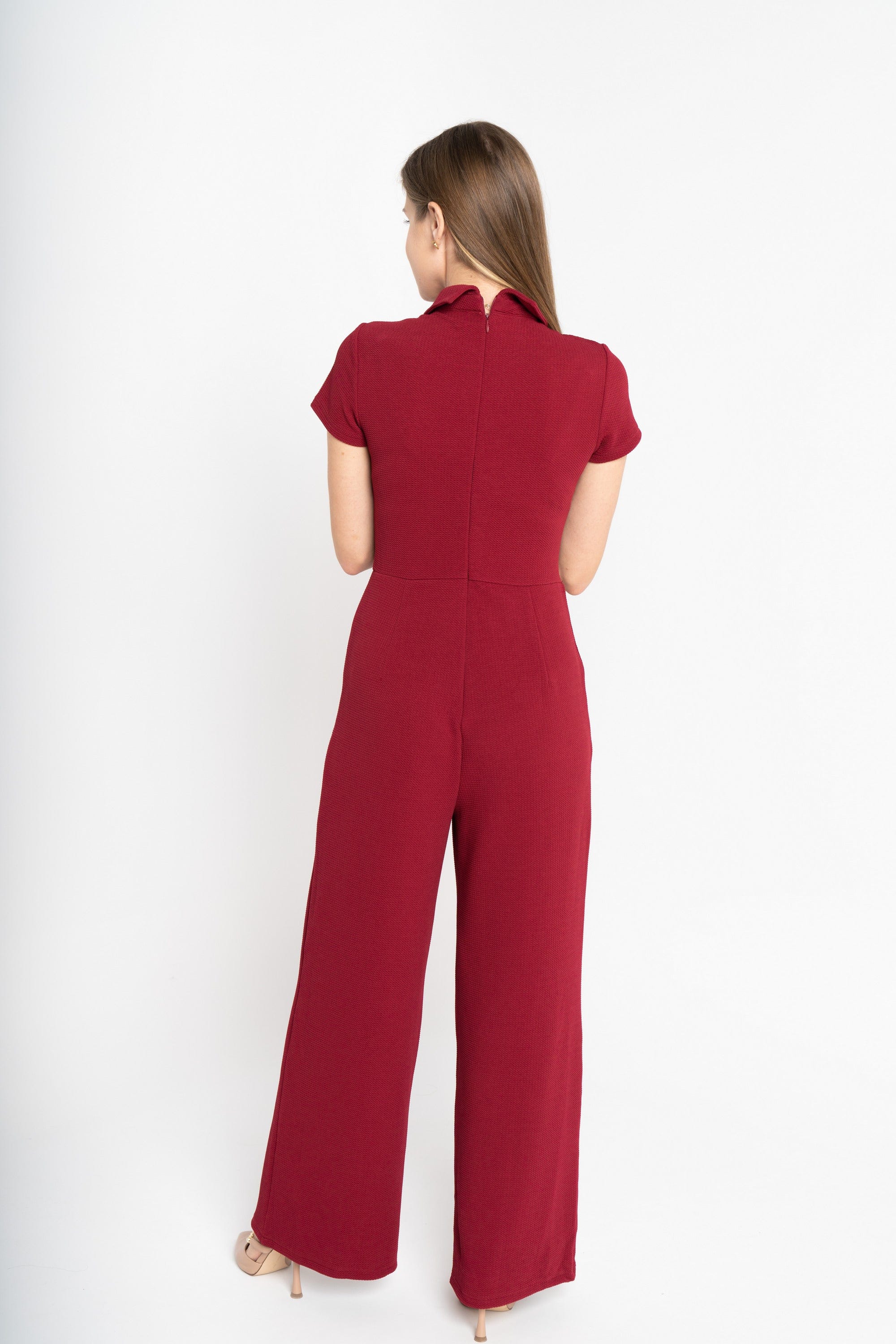 ميكا جمبسوت كلاسيك سادة بياقة مطرزة نصكم قصير