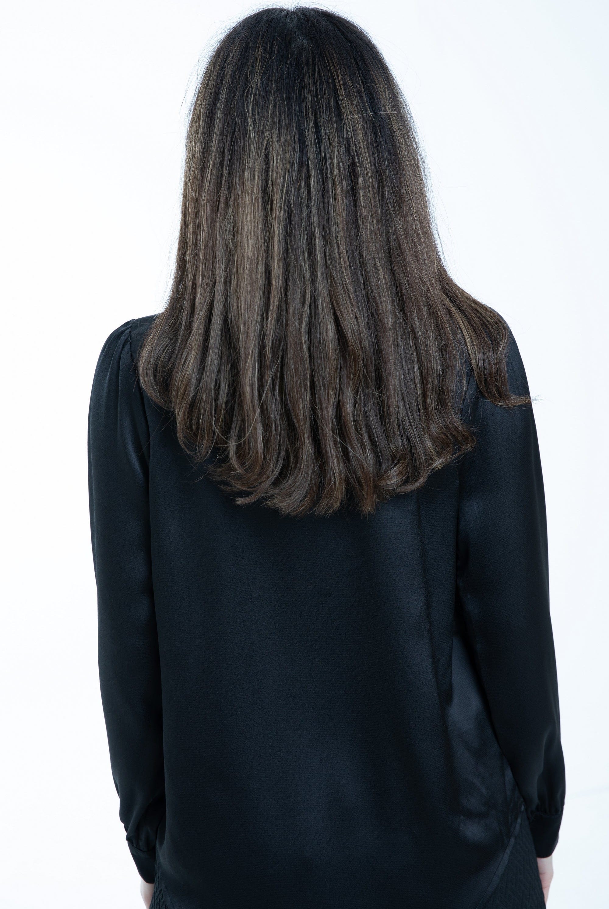 ميكا بلوزة سادة كم طويل بتطريز على الياقة نسائي