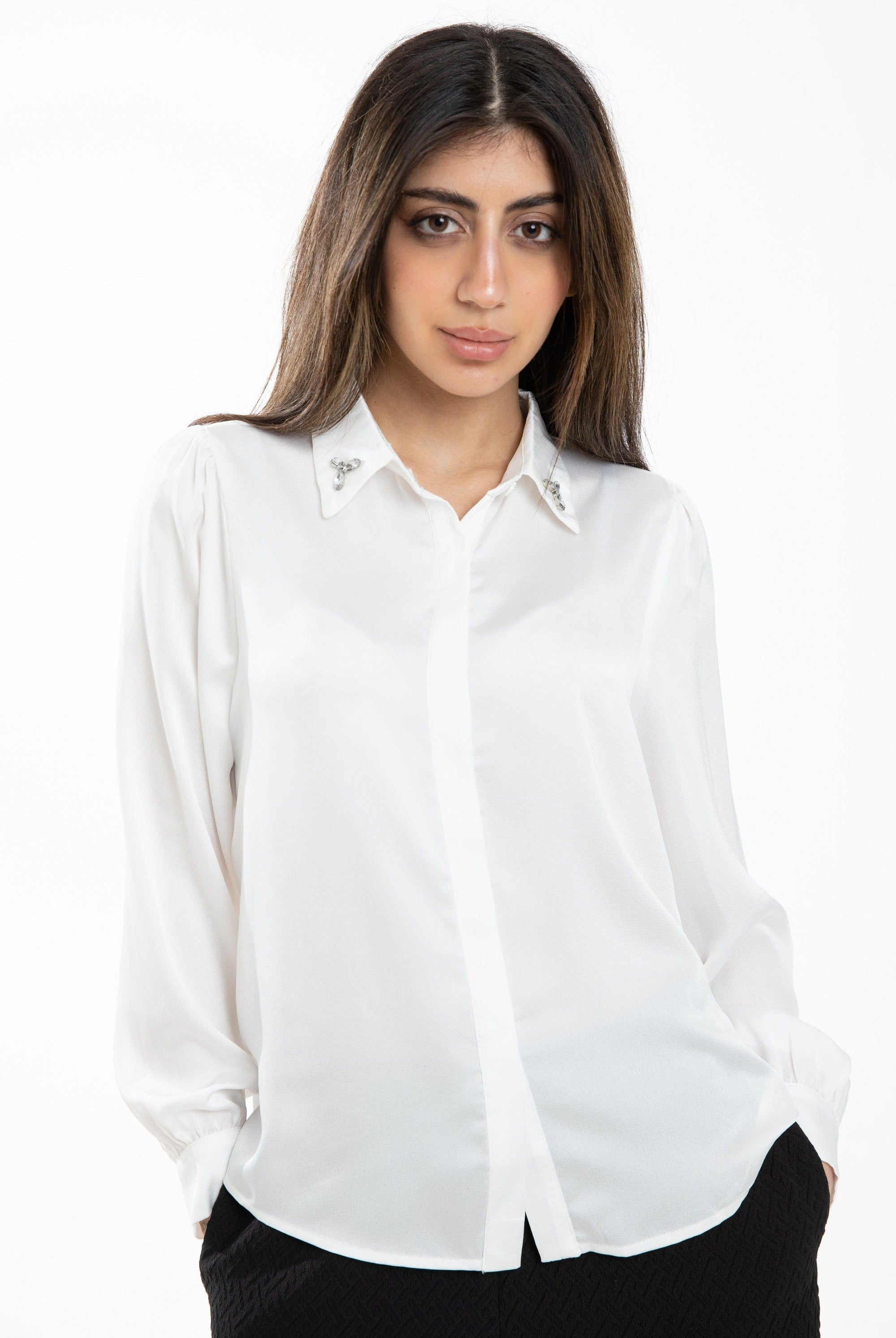 ميكا بلوزة سادة كم طويل بتطريز على الياقة نسائي