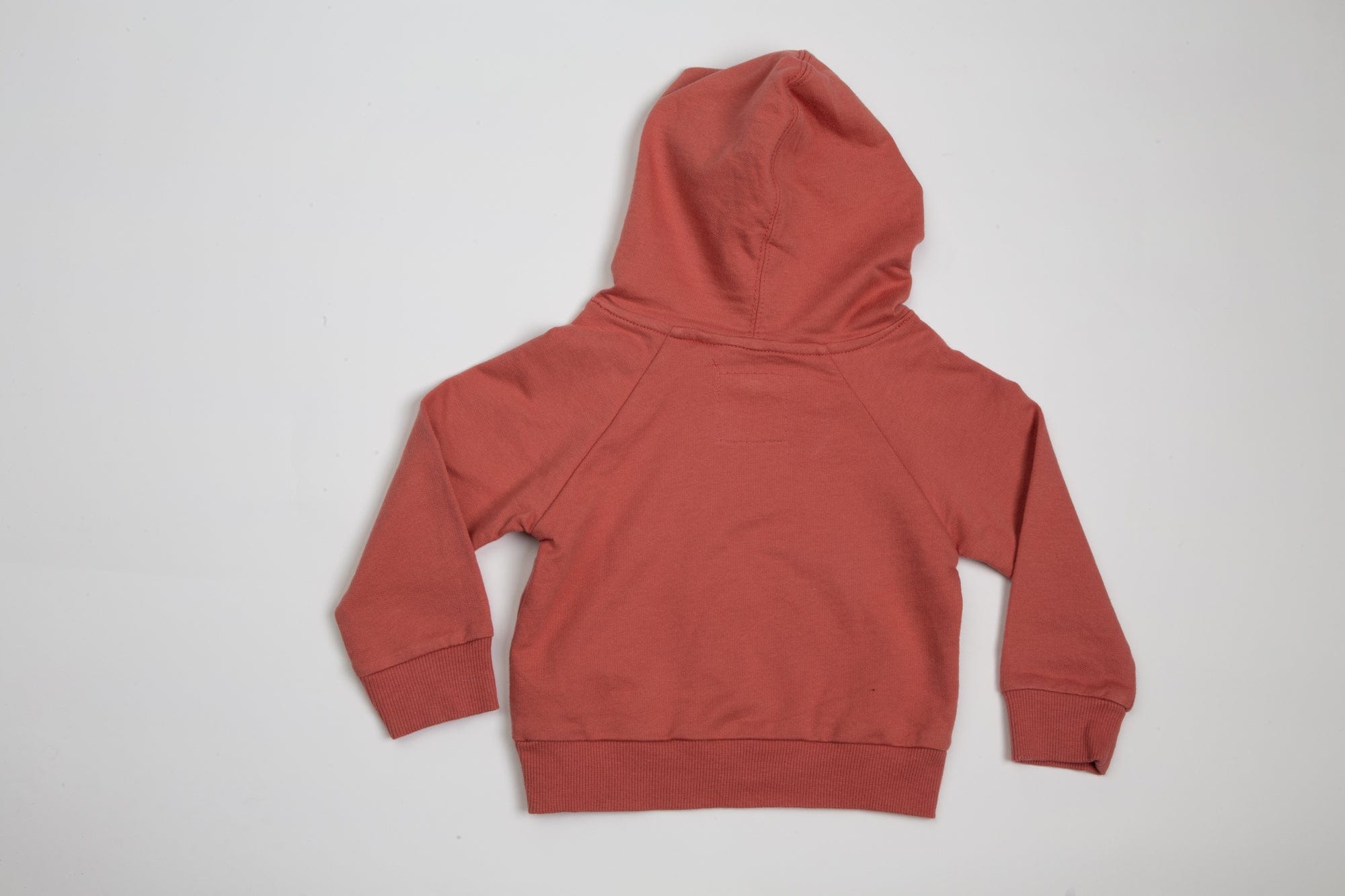 جينجرسنابس هودي بطبعة أمامية كم طويل وقبعة رضع أولادي أحمر