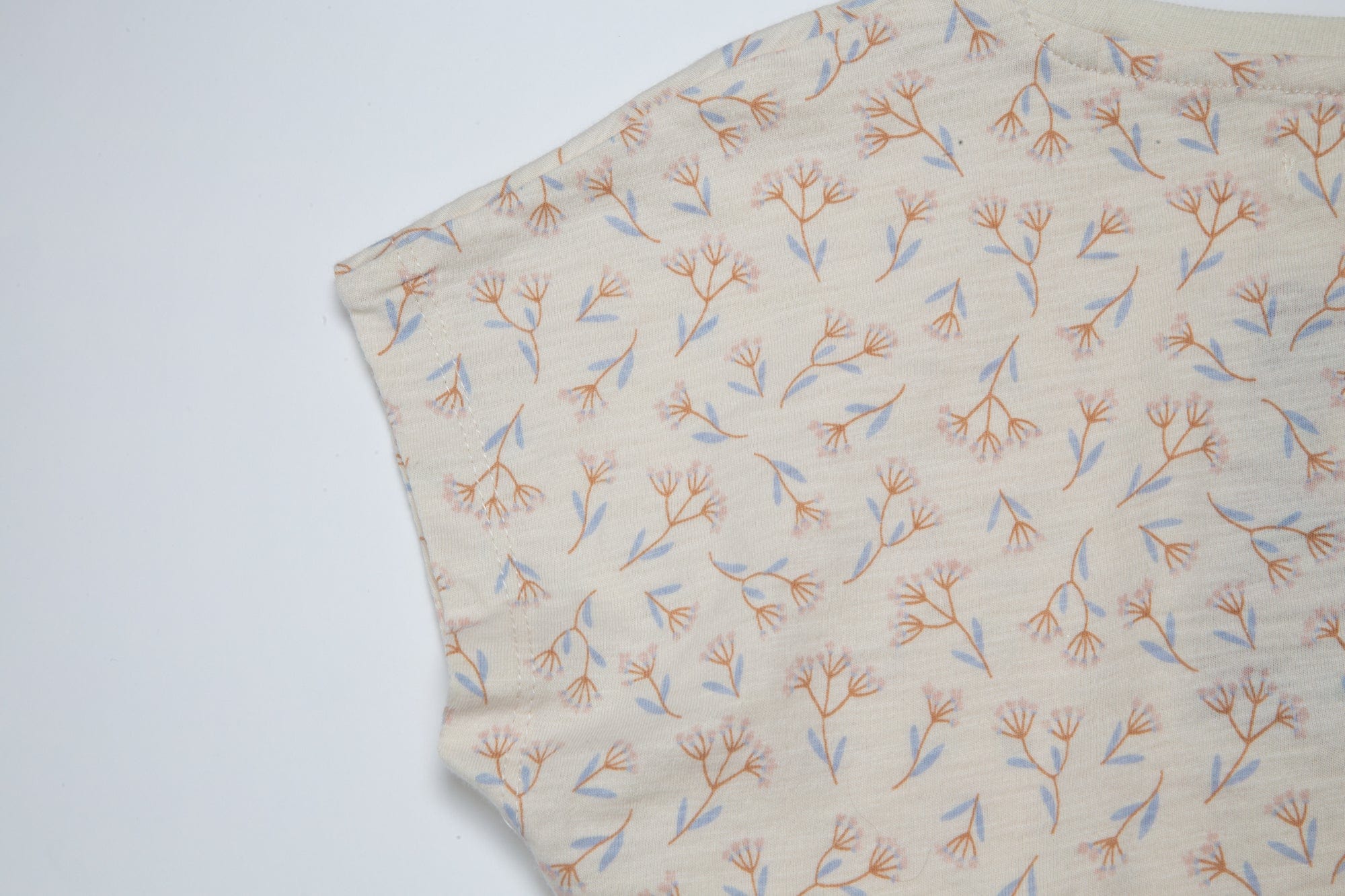 جينجرسنابس تي شيرت بنات قصير بربطة من الأسفل البيج