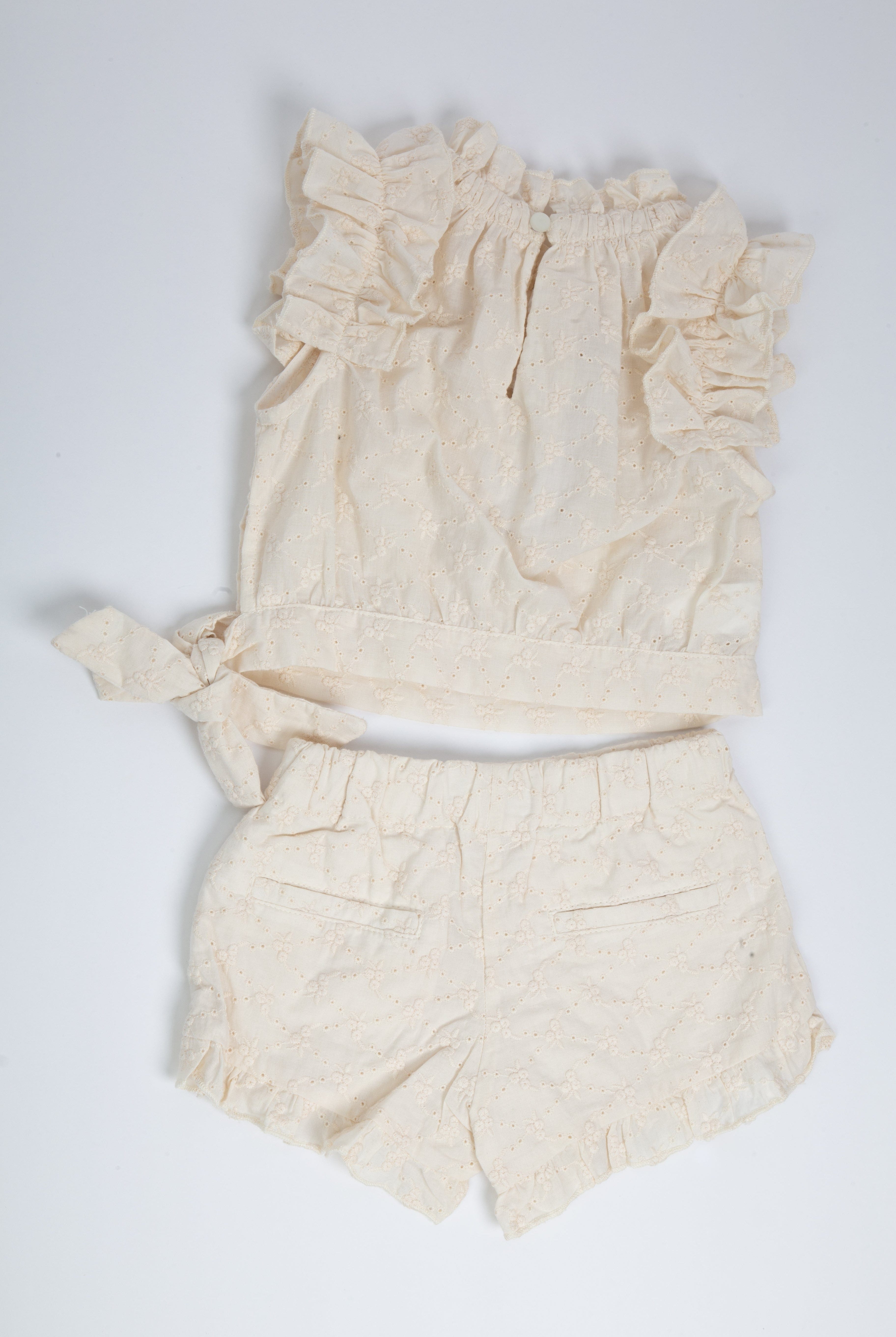 جينجرسنابس طقم شورت بناتي وبلوزة مخرمة مطرزة بالخيط البيج