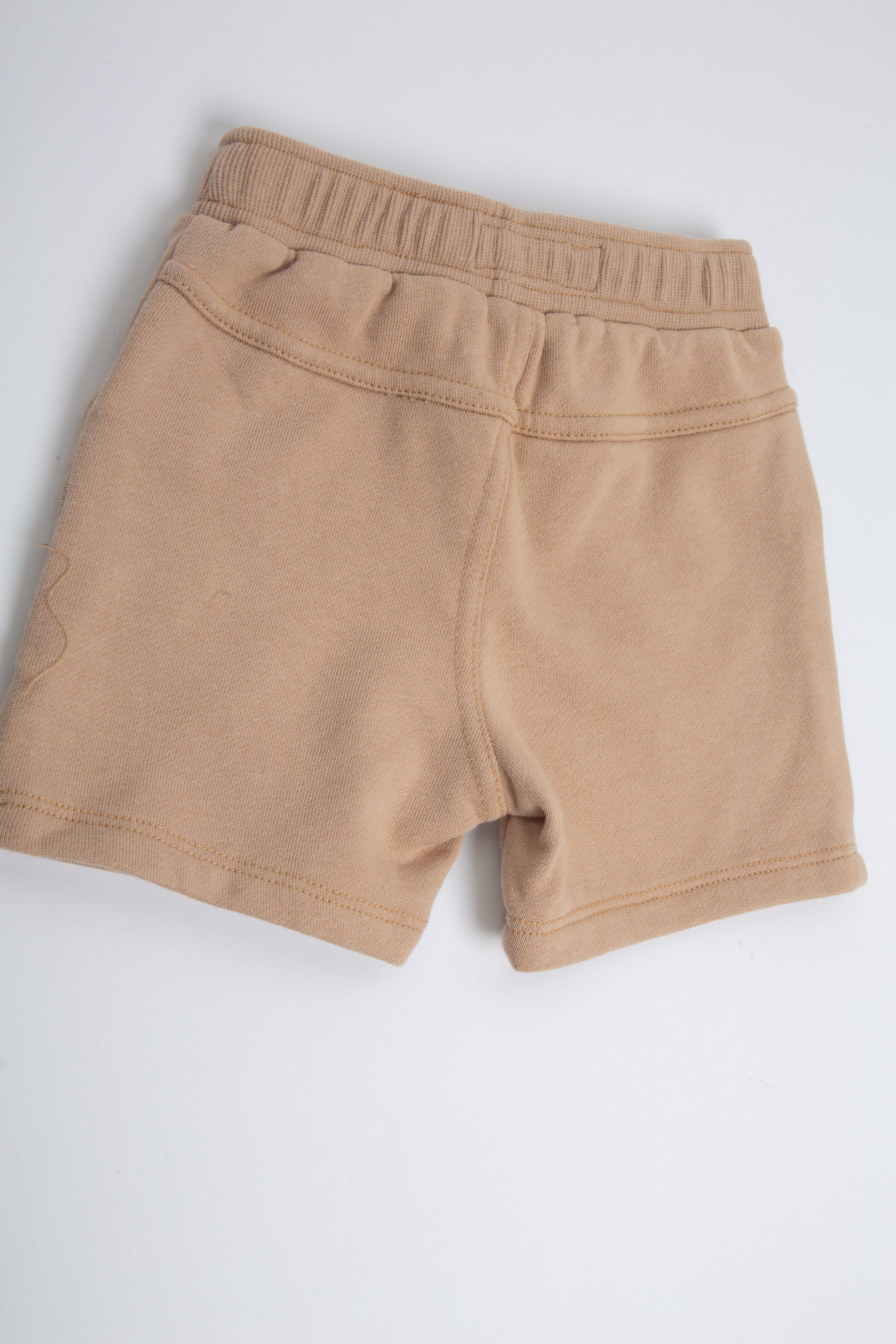 جينجرسنابس شورت ولادي بجيوب جانبية ورباط على الخصر بني