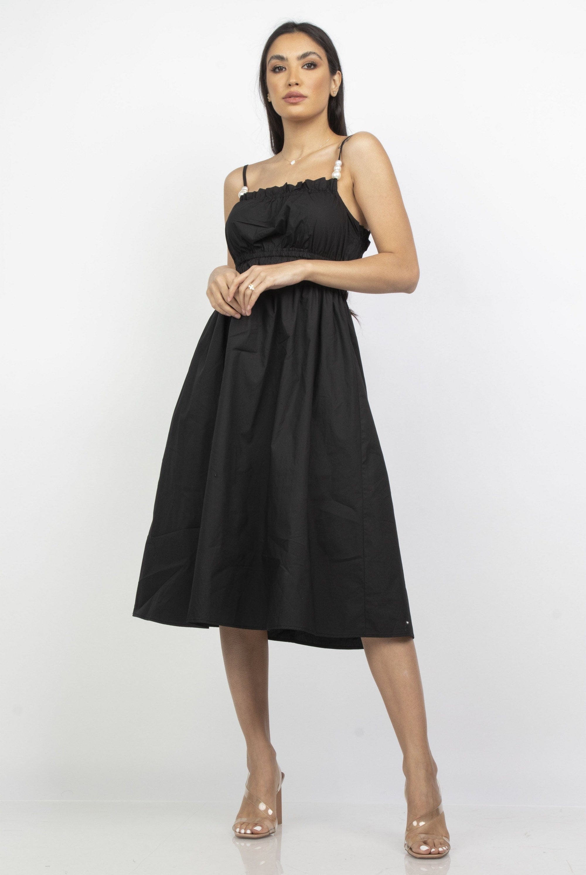 ميكا فستان ميدي حمالات رفيعة سادة مخصر مزين بكرانيش عند الصدر