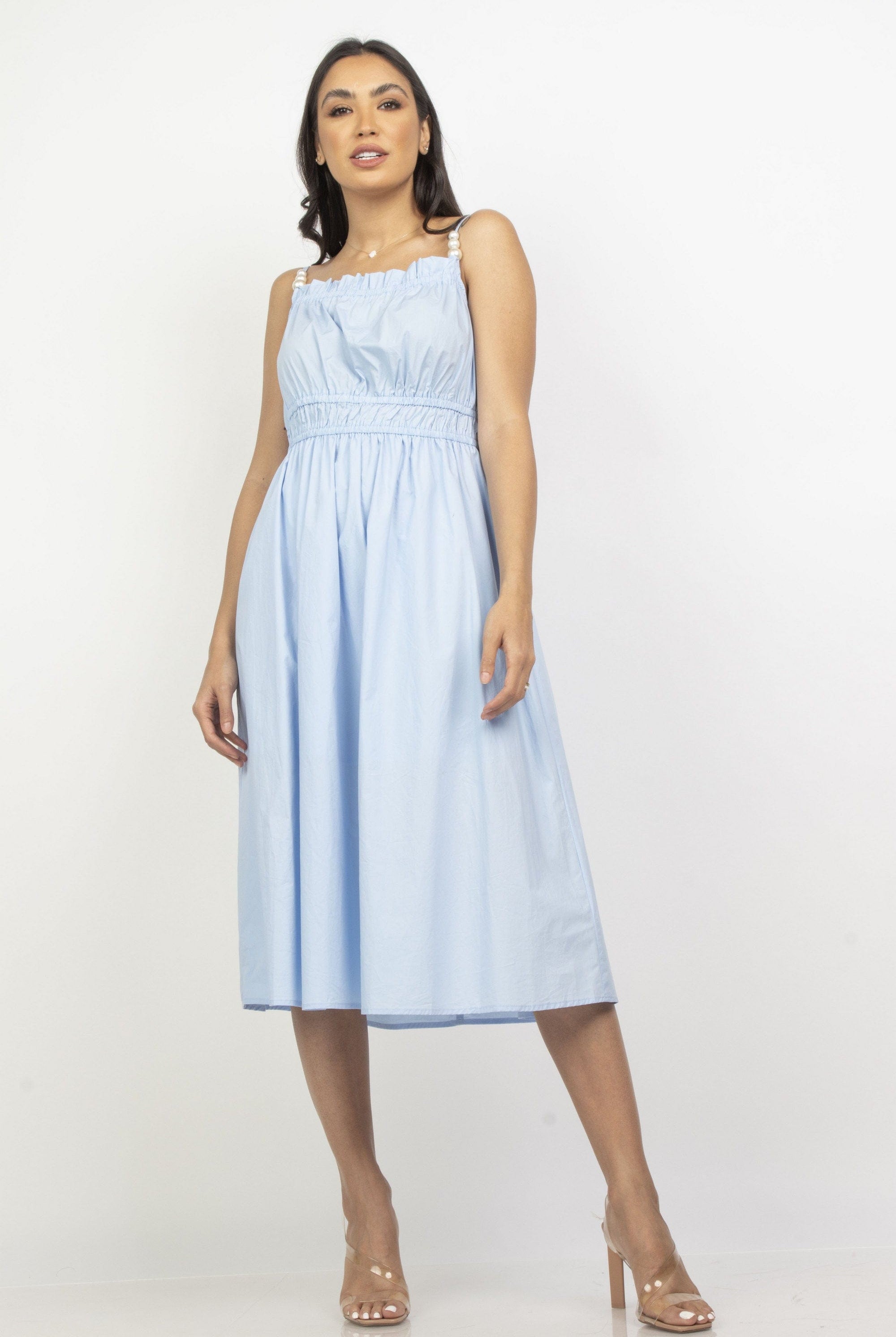 ميكا فستان ميدي حمالات رفيعة سادة مخصر مزين بكرانيش عند الصدر