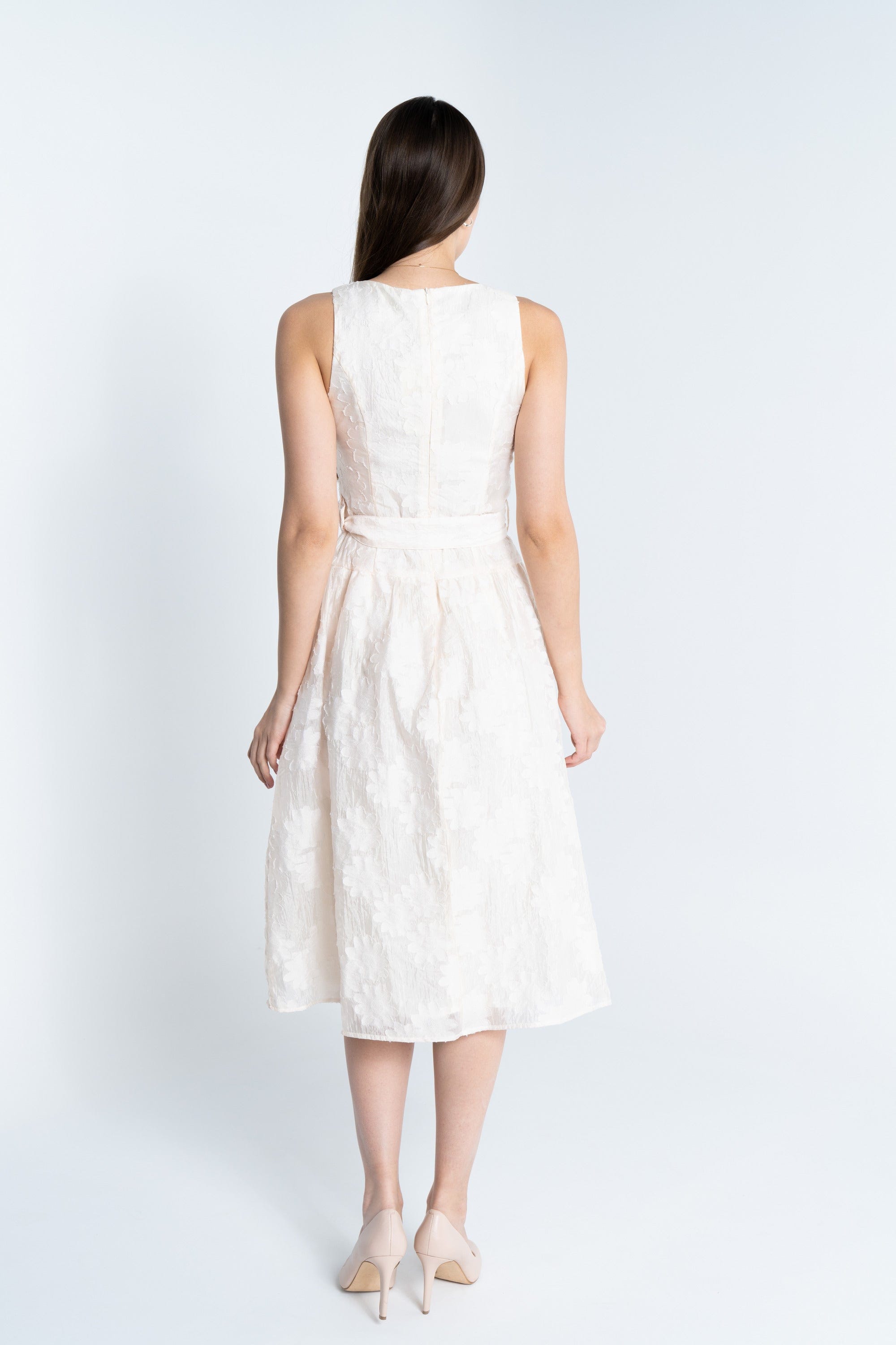 ميكا فستان قصير مخصر كت بفتحة سبعة وبحزام على الخصر نسائي