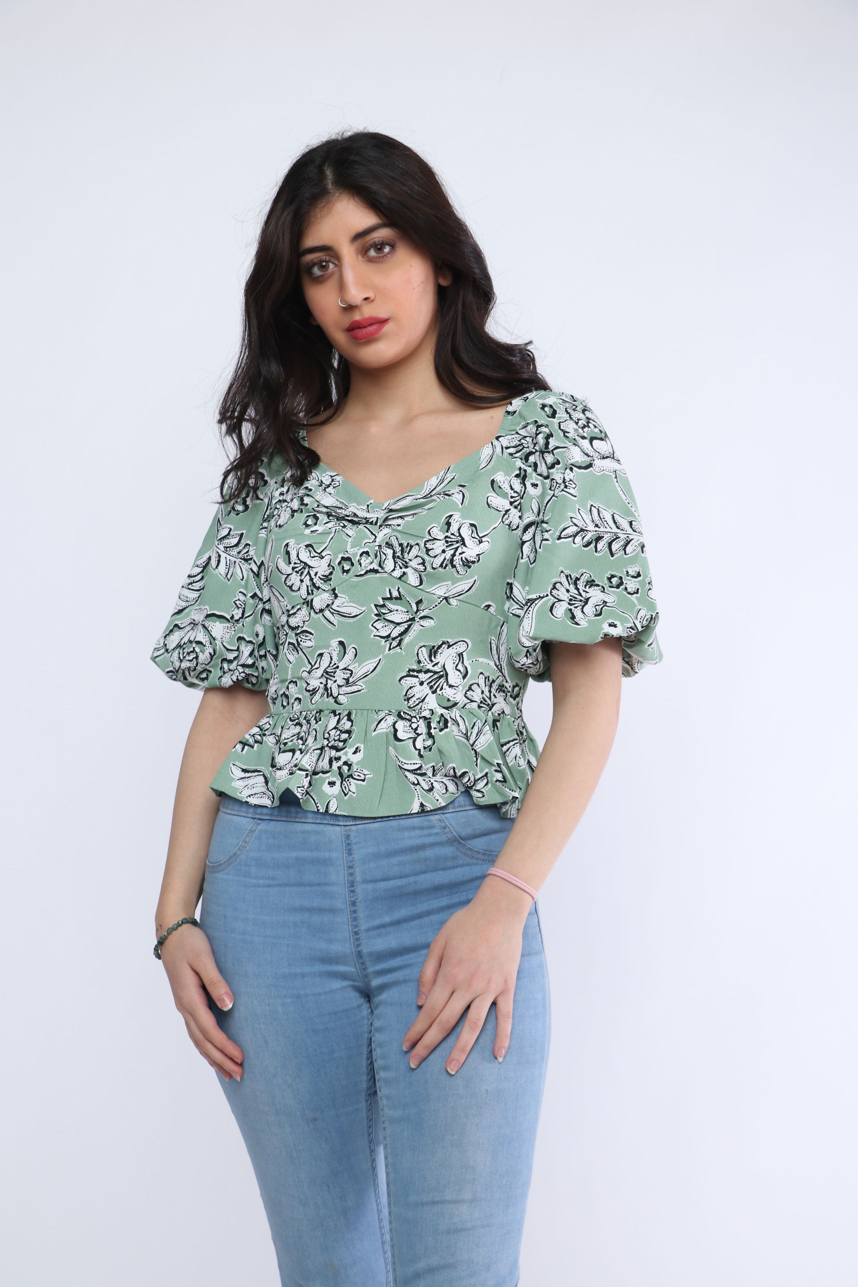 ميكا بلوزة مشجرة مخصرة مفتوحة من الصدر 3/4 كم بف نسائي