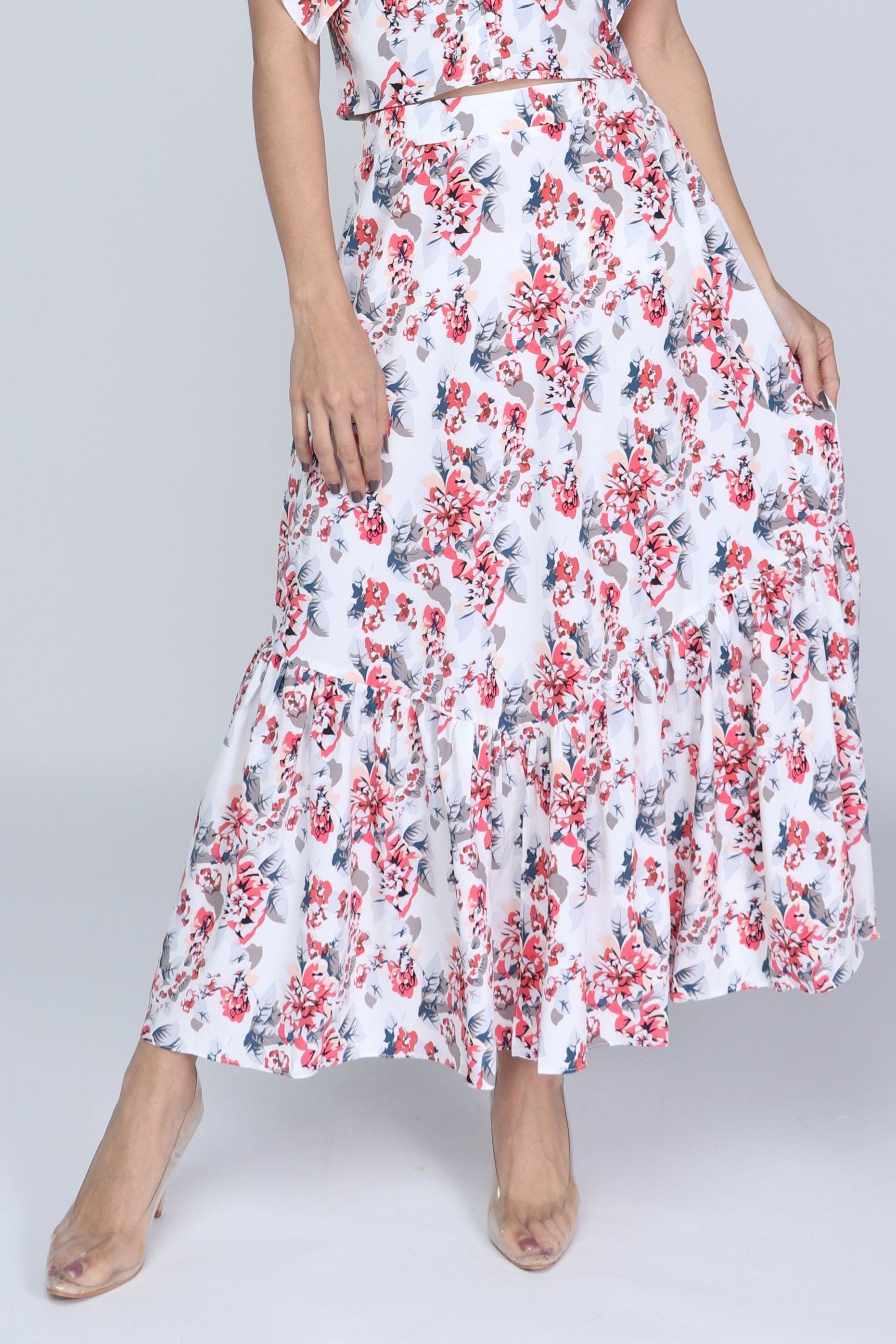 ميكا تنورة ميدي مشجرة بطبعة ورود صغيرة ذيل كلوش