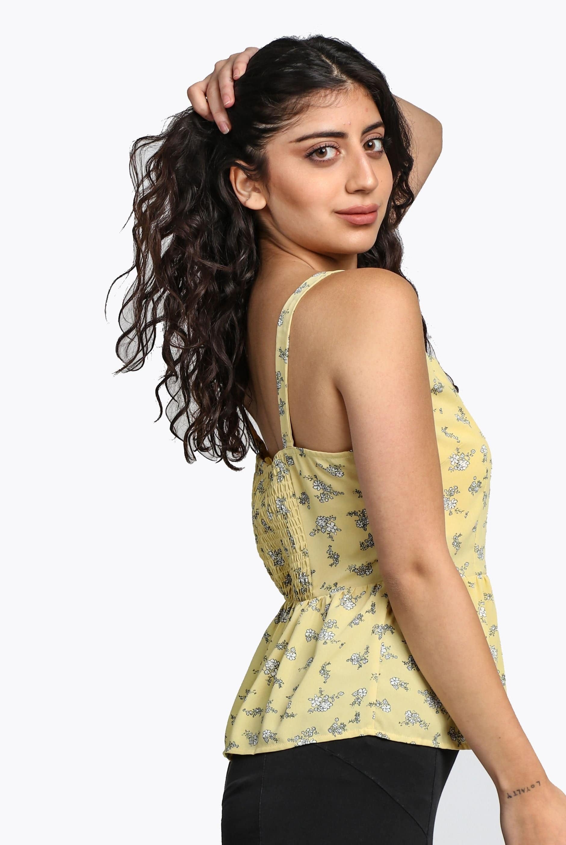 ميكا بلوزة مشجرة بأزرار جانبية وحمالات عريضة مكشكشة من أسفل نسائي