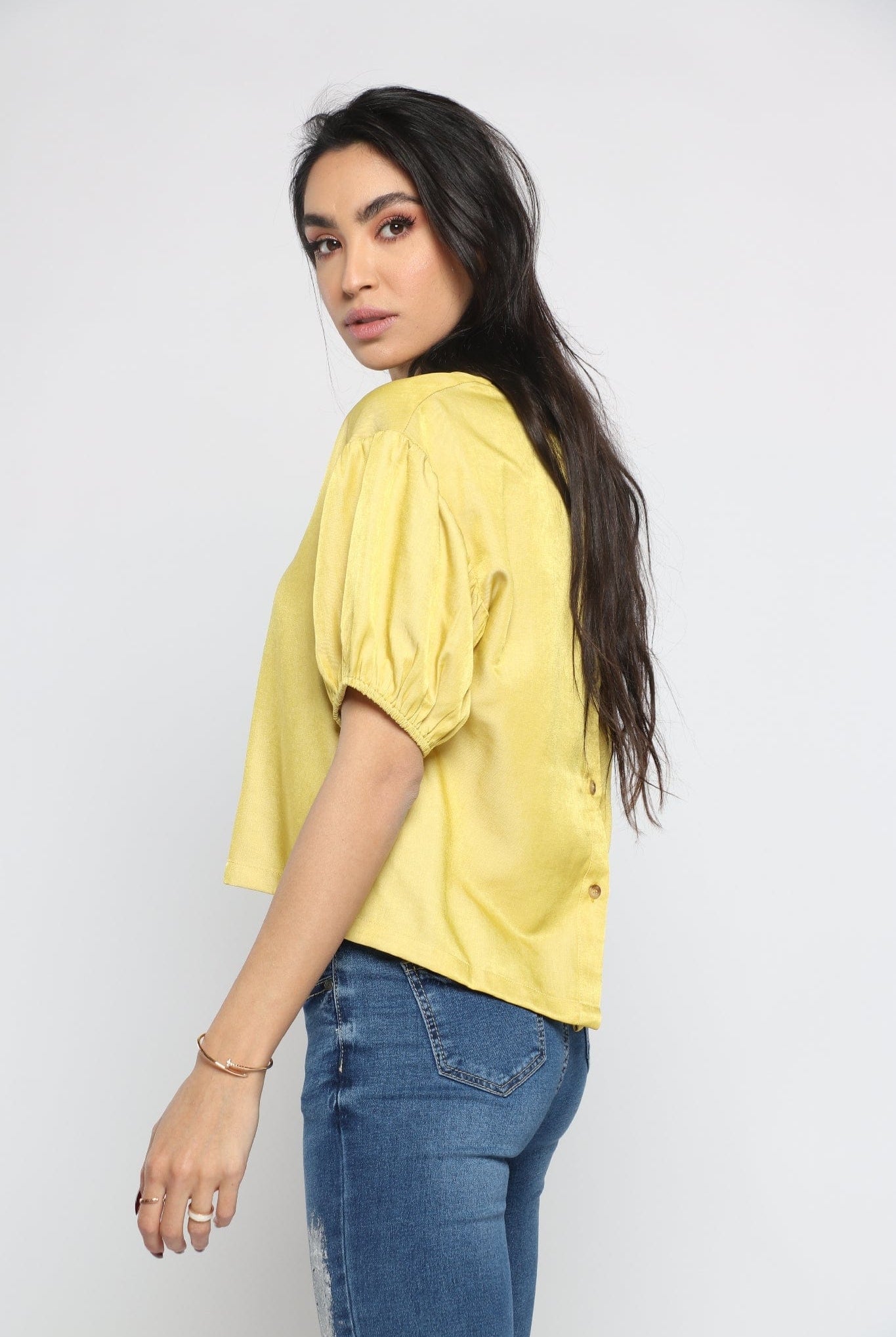 ميكا بلوزة بأكمام قصيرة بفتحة صدر مربعة