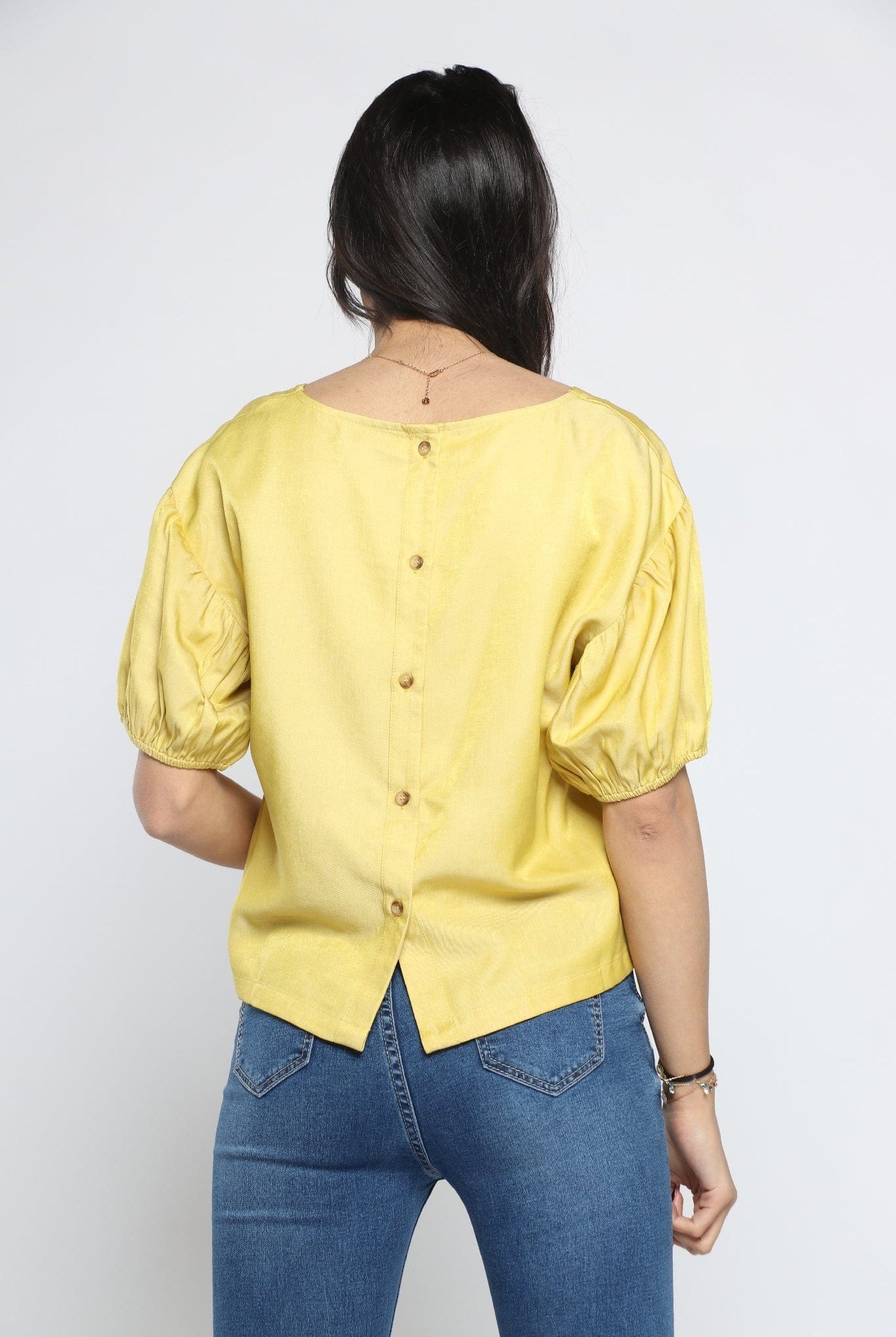 ميكا بلوزة بأكمام قصيرة بفتحة صدر مربعة