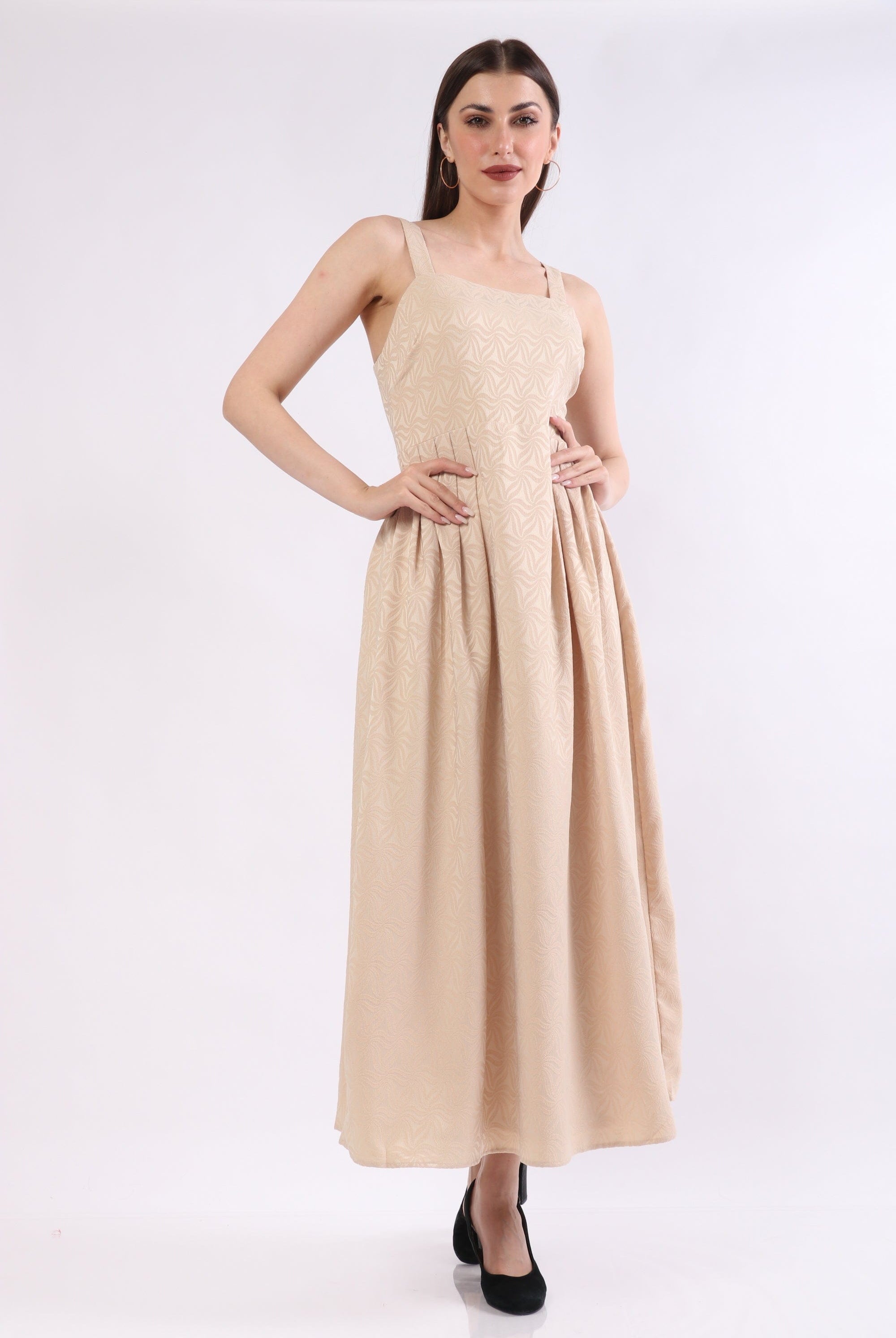 ميكا فستان طويل حمالة عريضة بكسرات على الخصر