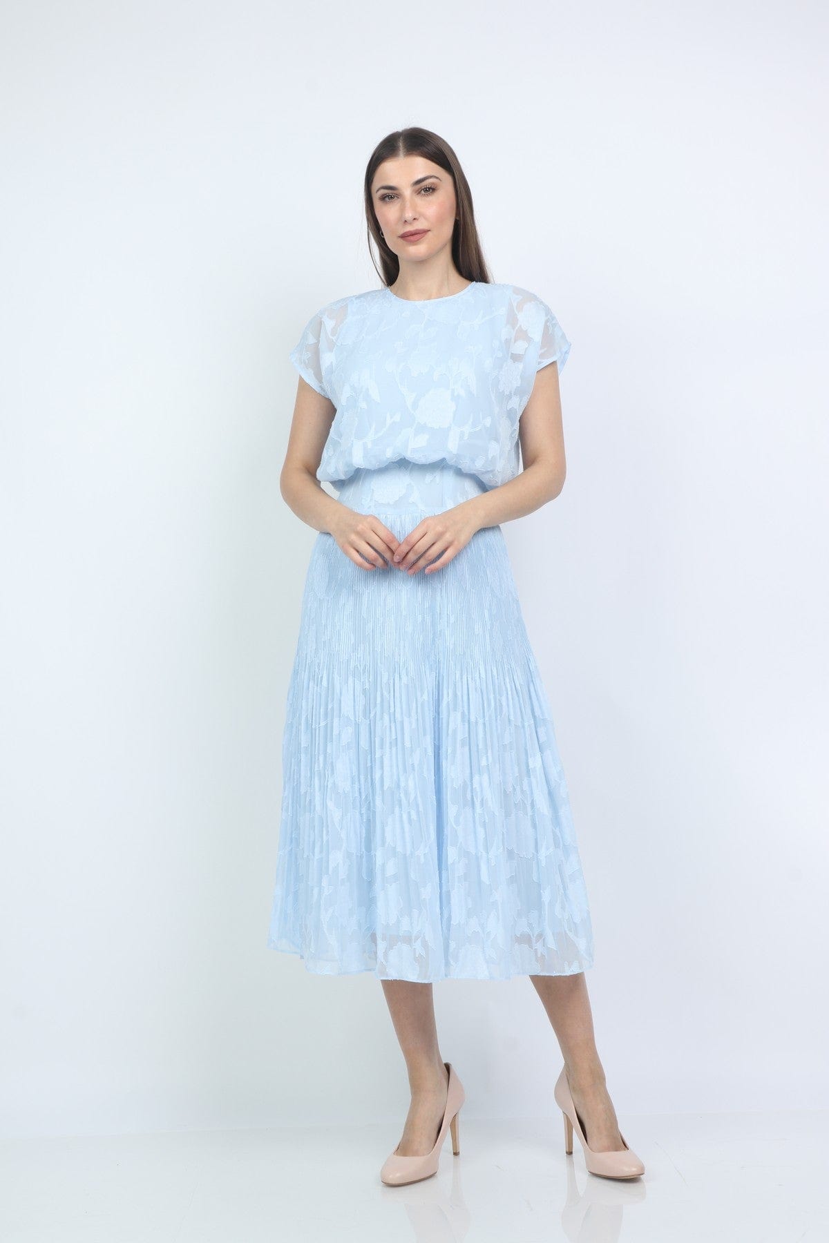 ميكا فستان ميدي مخصر بكم قصير