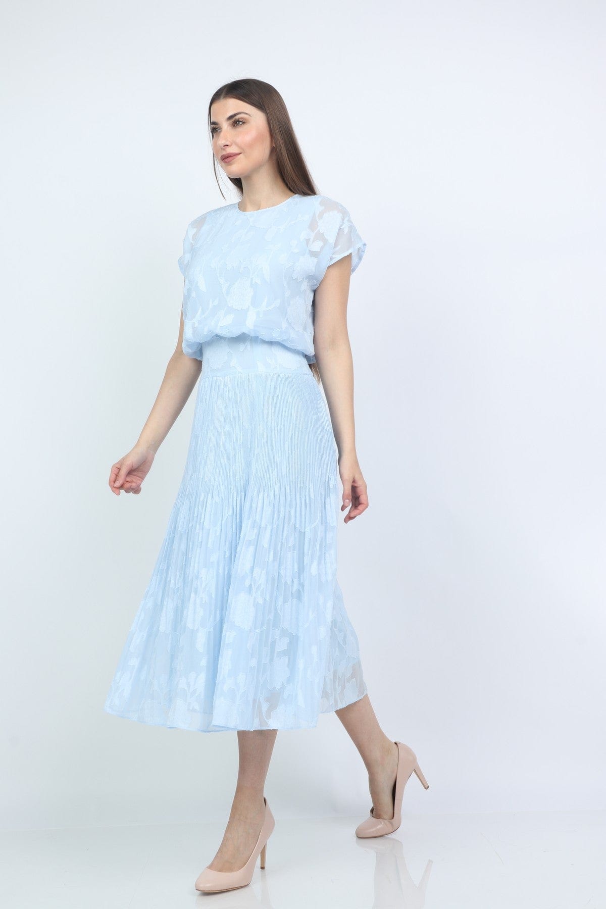 ميكا فستان ميدي مخصر بكم قصير