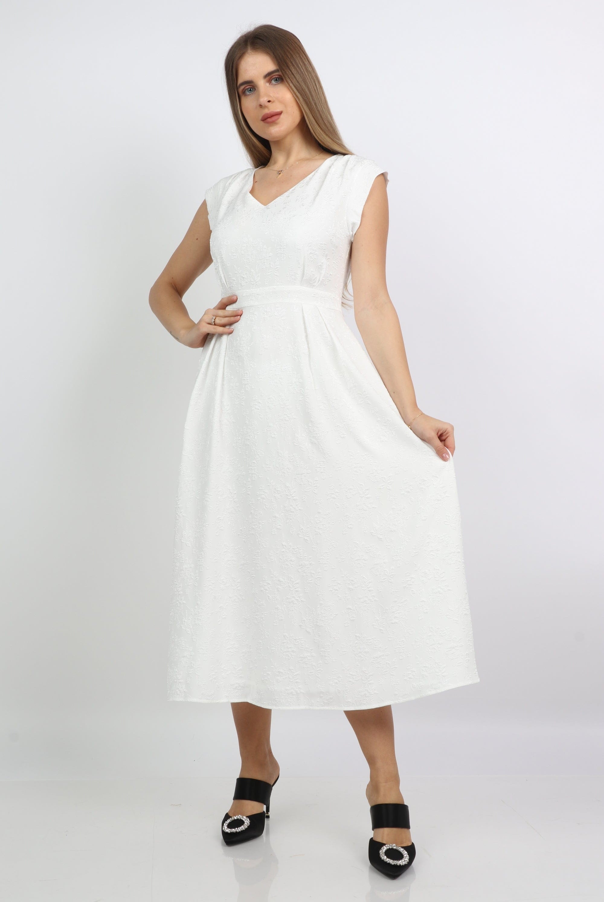 ميكا فستان ميدي كت بفتحة رقبة شكل مثلث