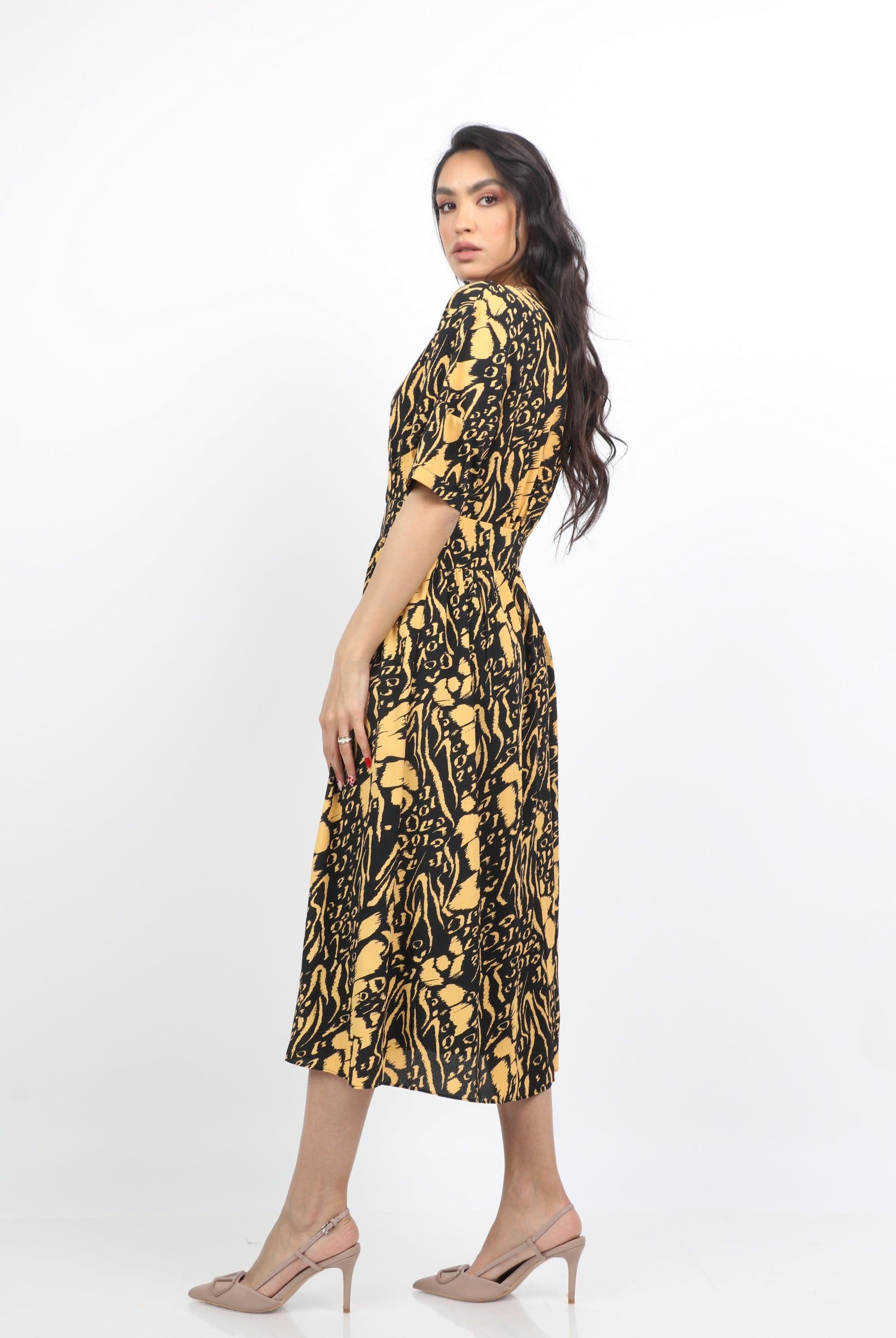 ميكا فستان ميدي منقوش نصف بكم قصير