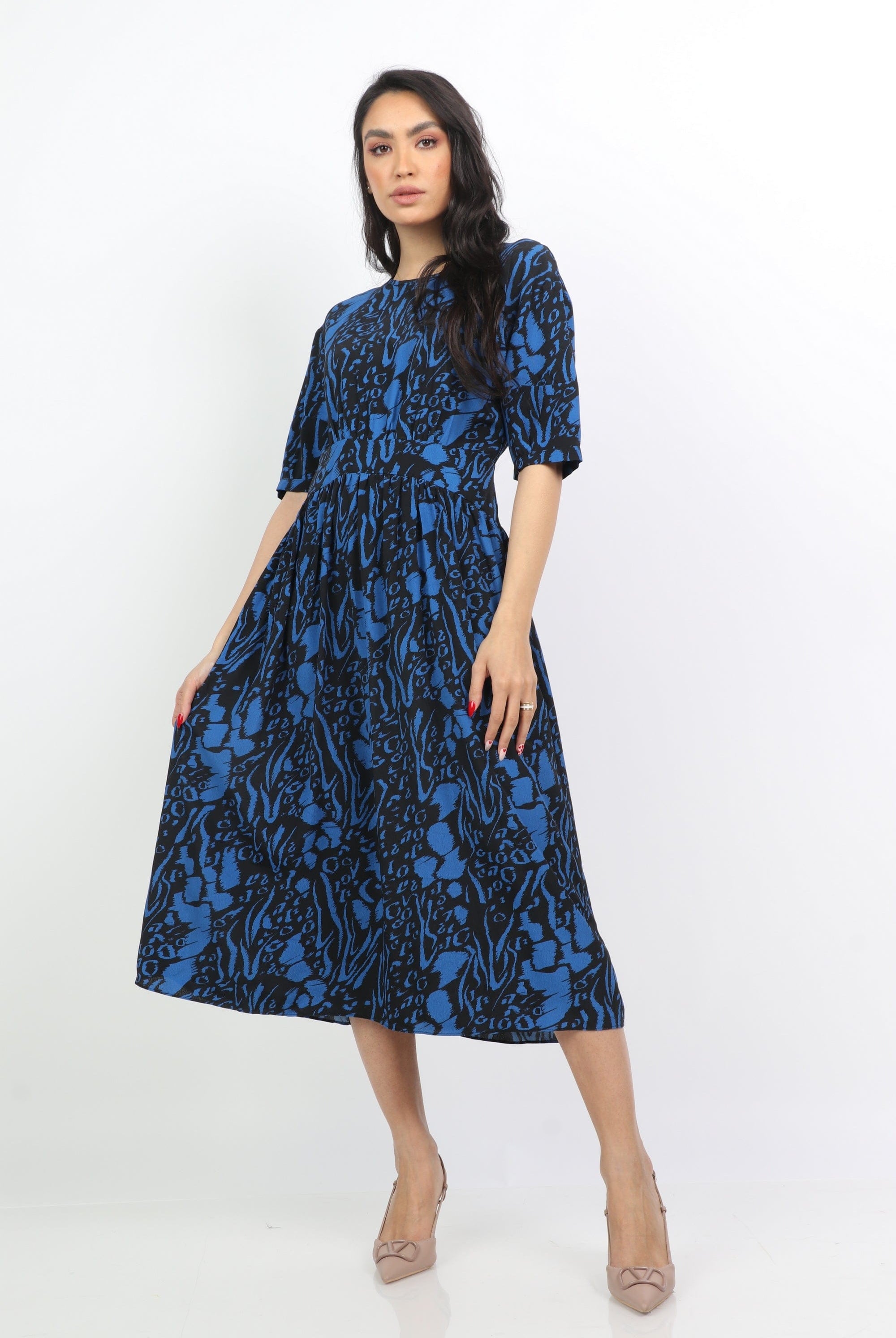 ميكا فستان ميدي منقوش نصف بكم قصير