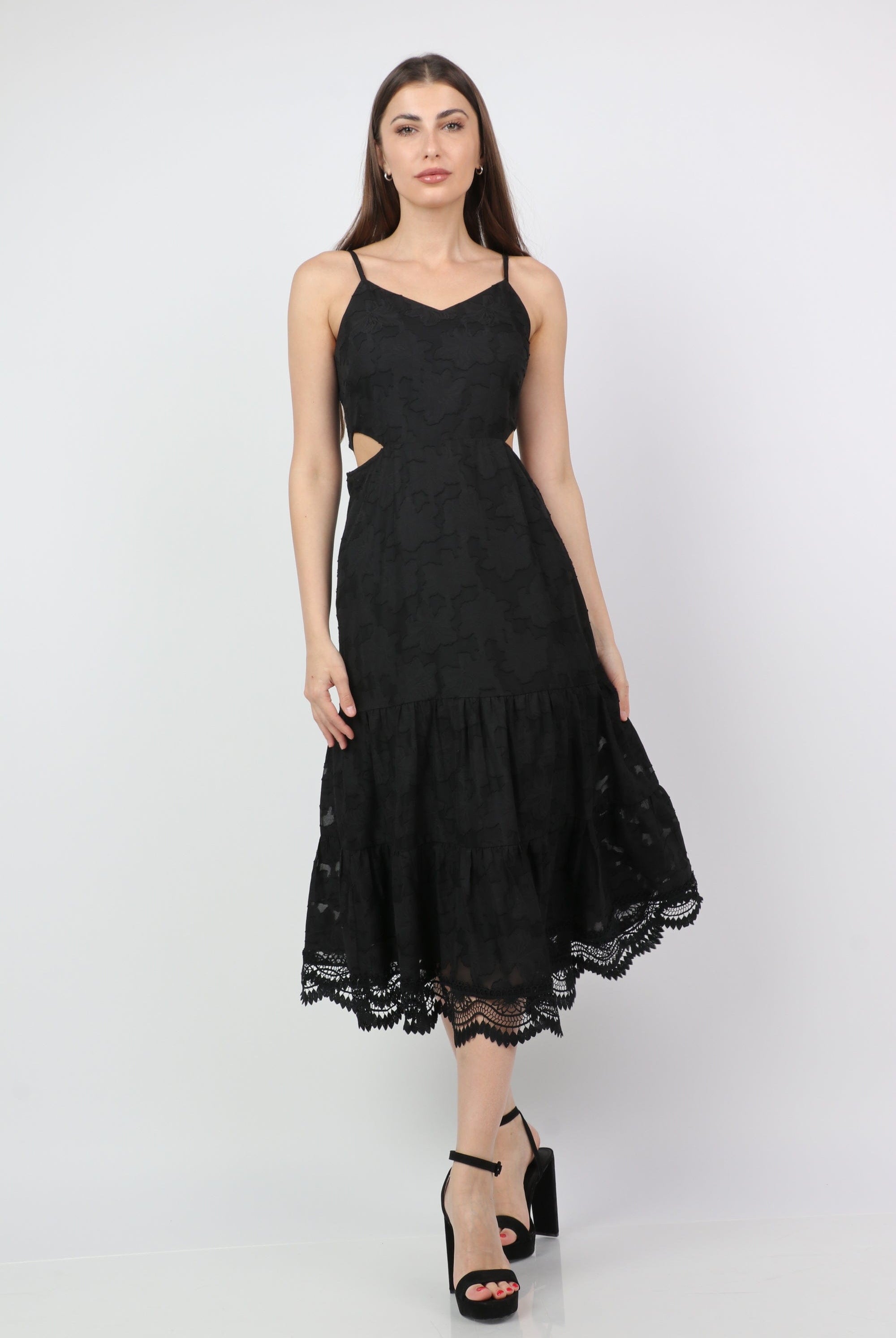 ميكا فستان ميدي حمالات مفتوح من جانبي البطن مزين بدانتيل