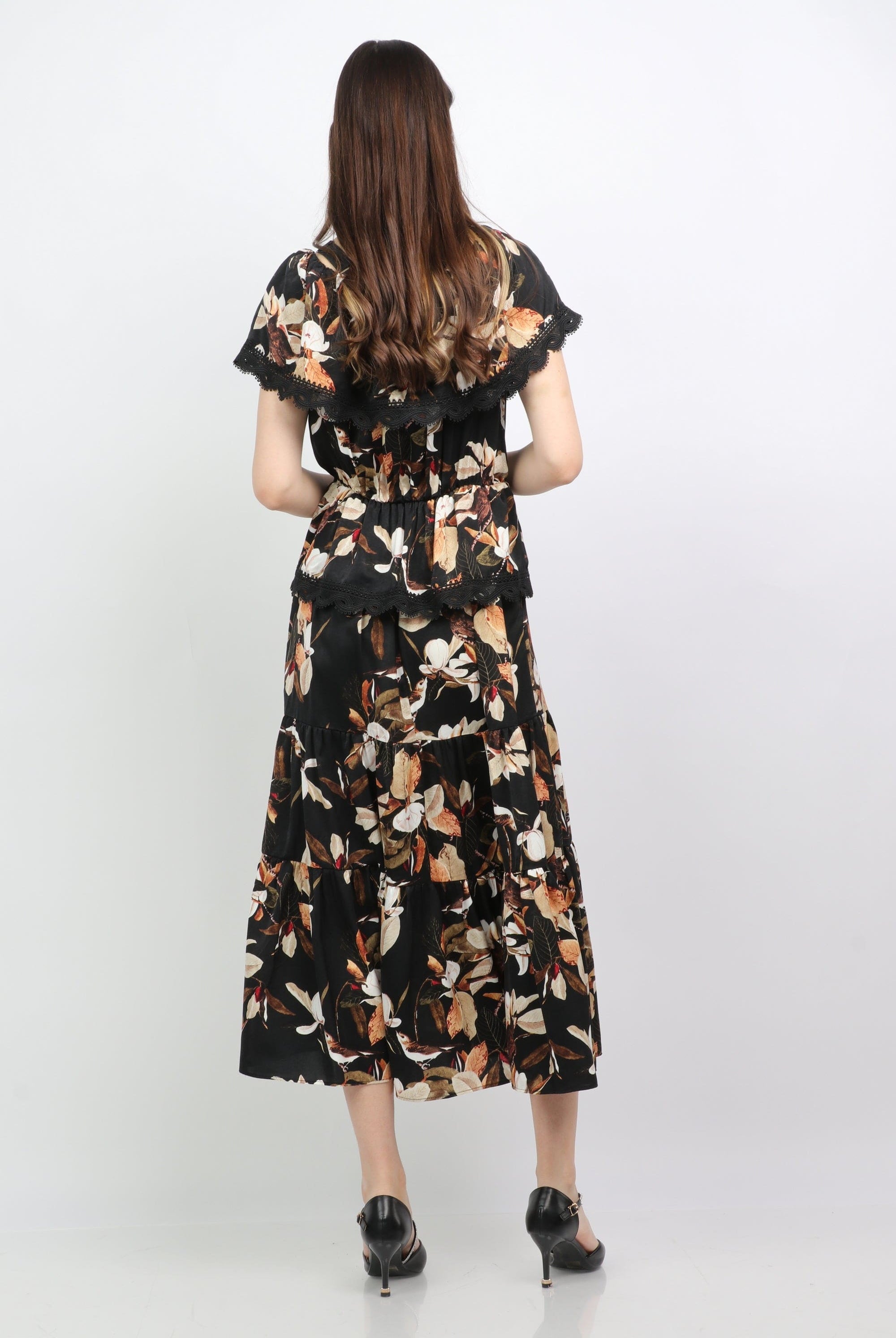 ميكا فستان ميدي مشجر واسع بكم قصير