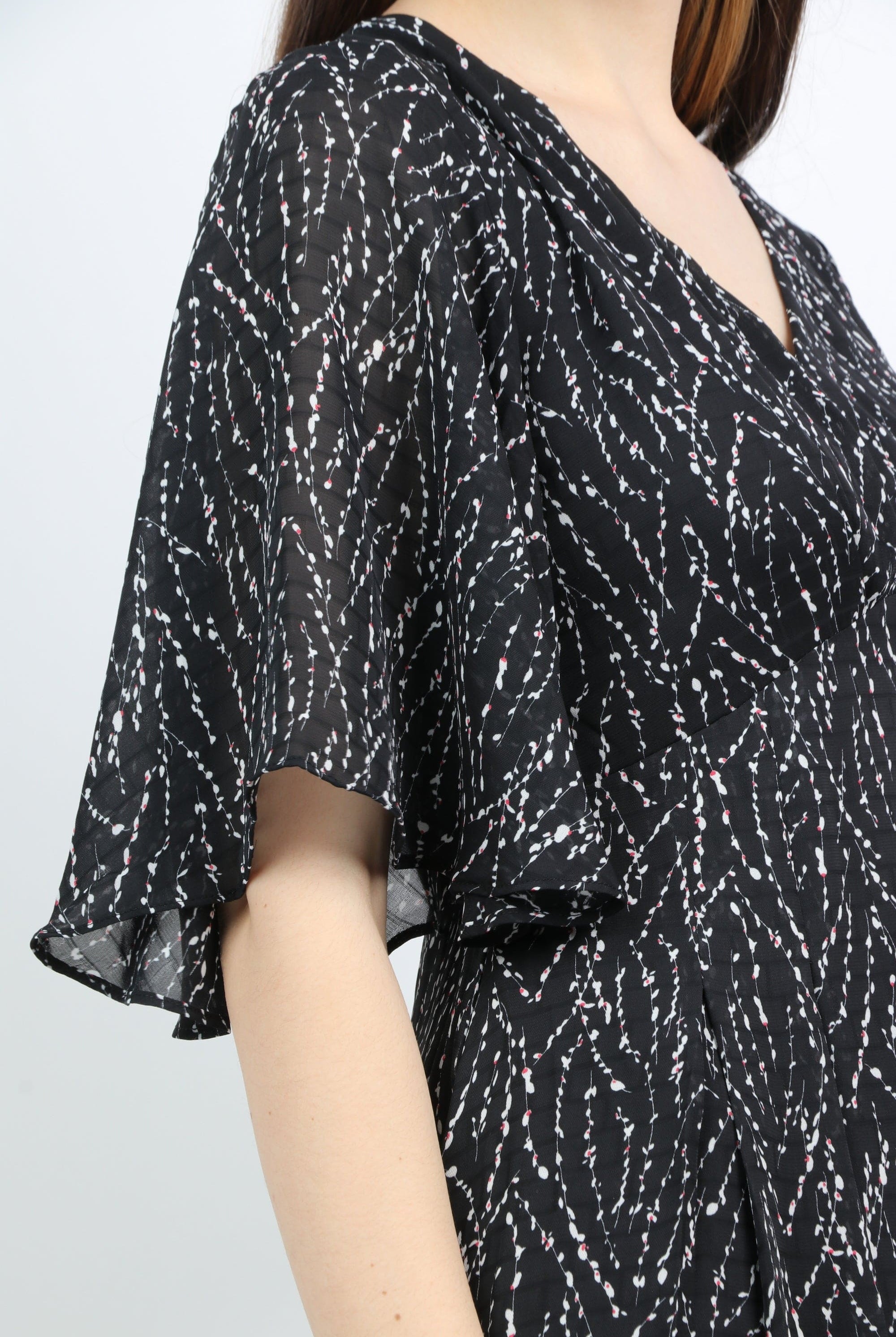 ميكا فستان ميدي منقوش فتحة رقبة سبعة كم فراشة قصير