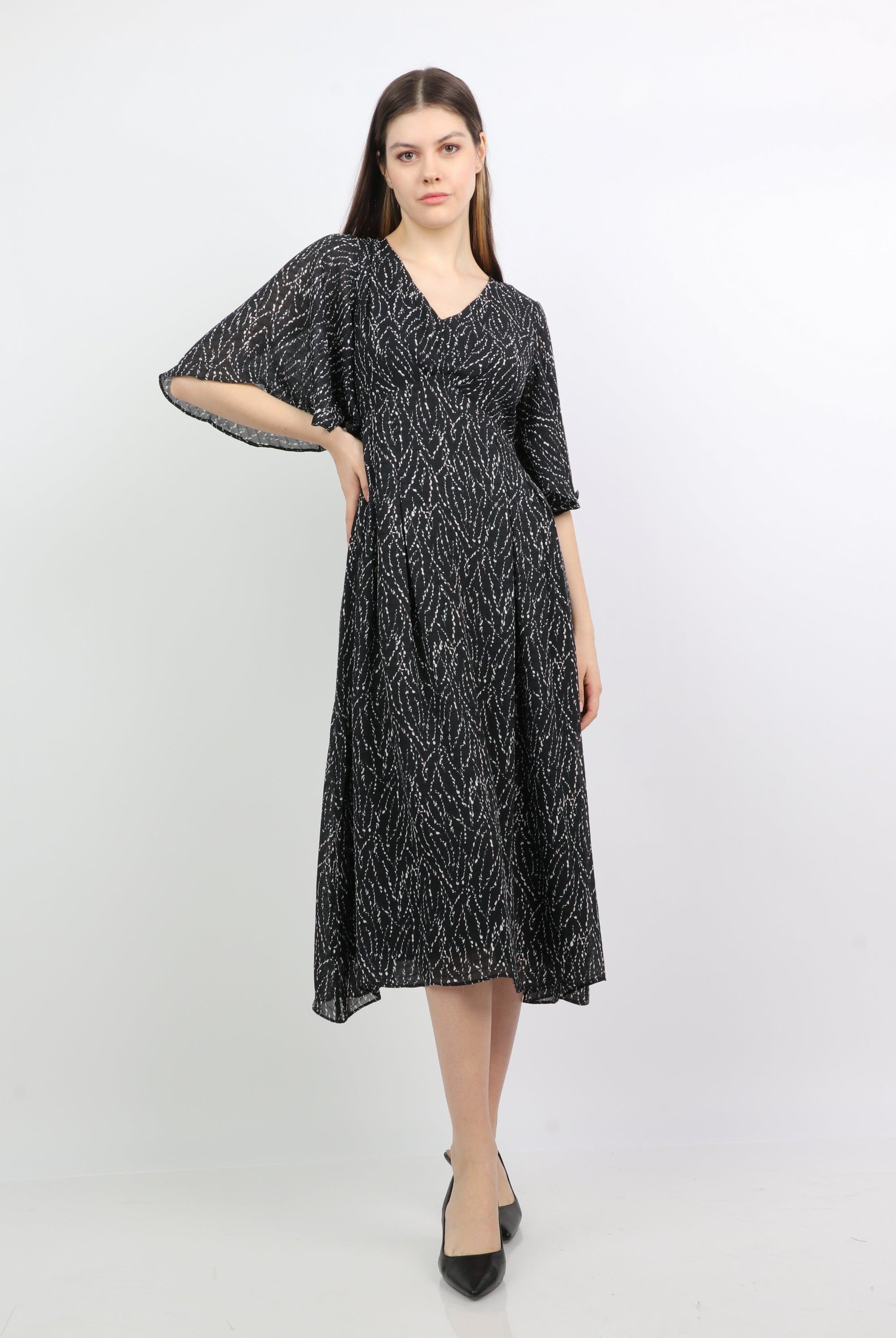 ميكا فستان ميدي منقوش فتحة رقبة سبعة كم فراشة قصير