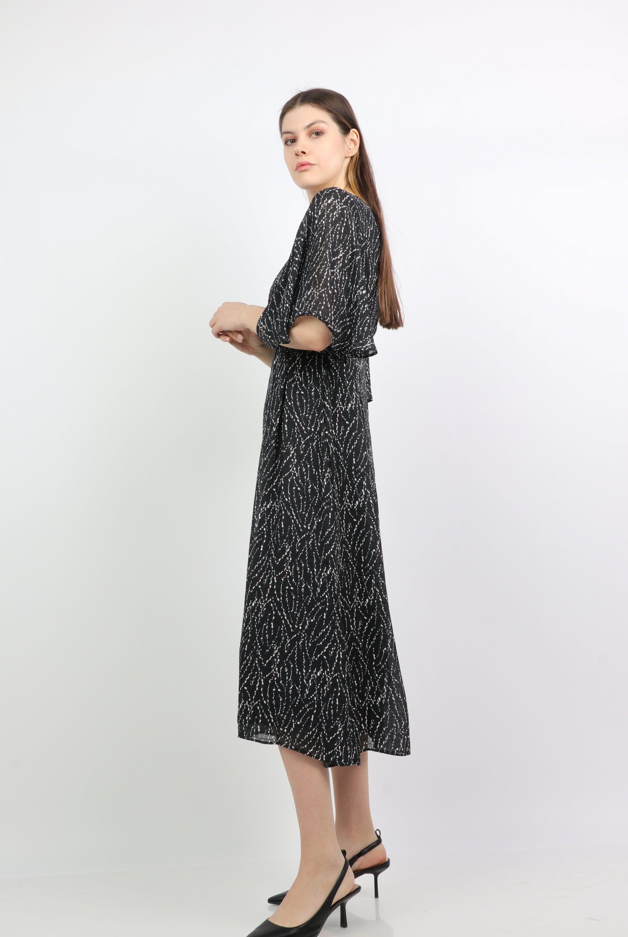 ميكا فستان ميدي منقوش فتحة رقبة سبعة كم فراشة قصير