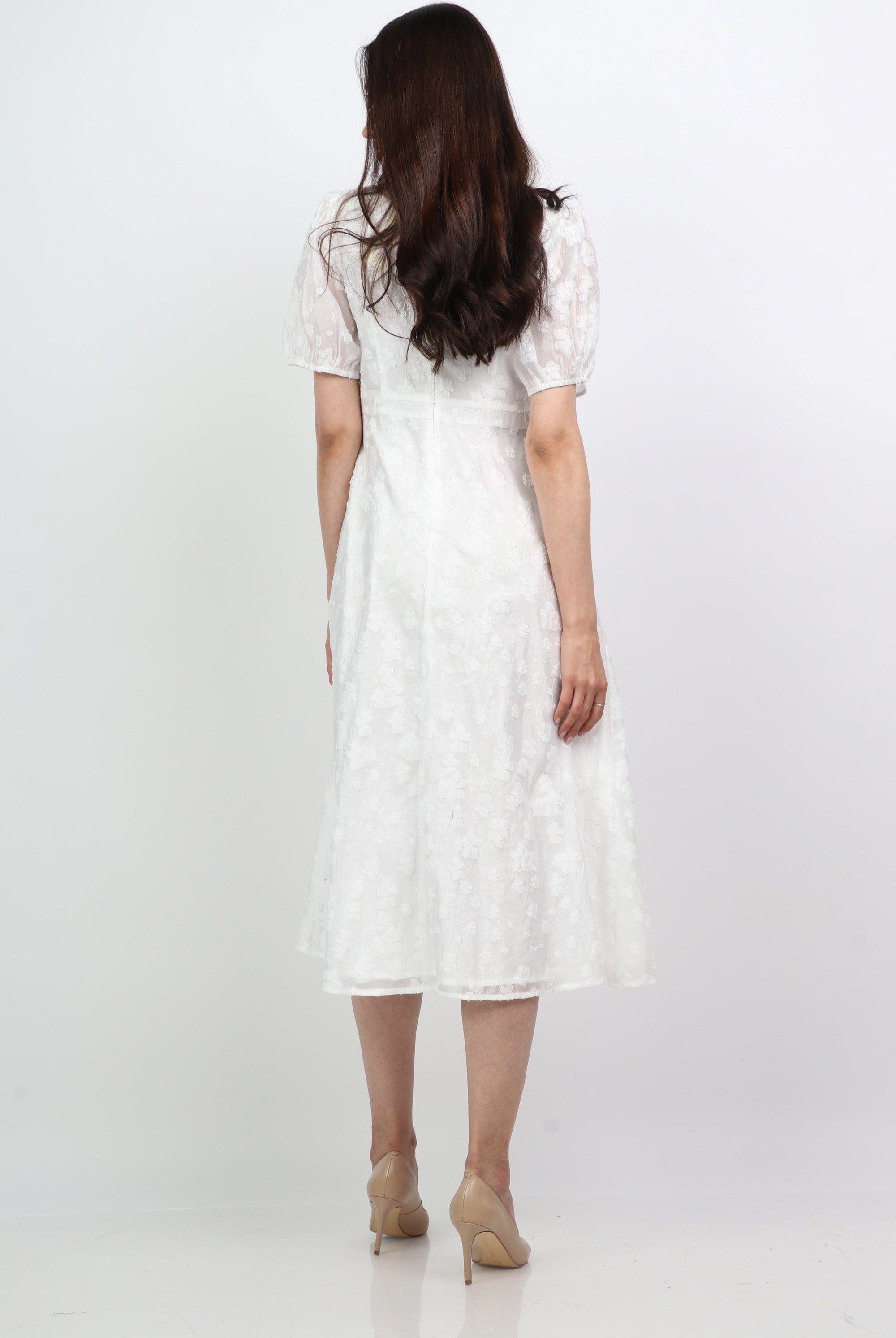 ميكا فستان ميدي بفتحة صدر بكم قصير