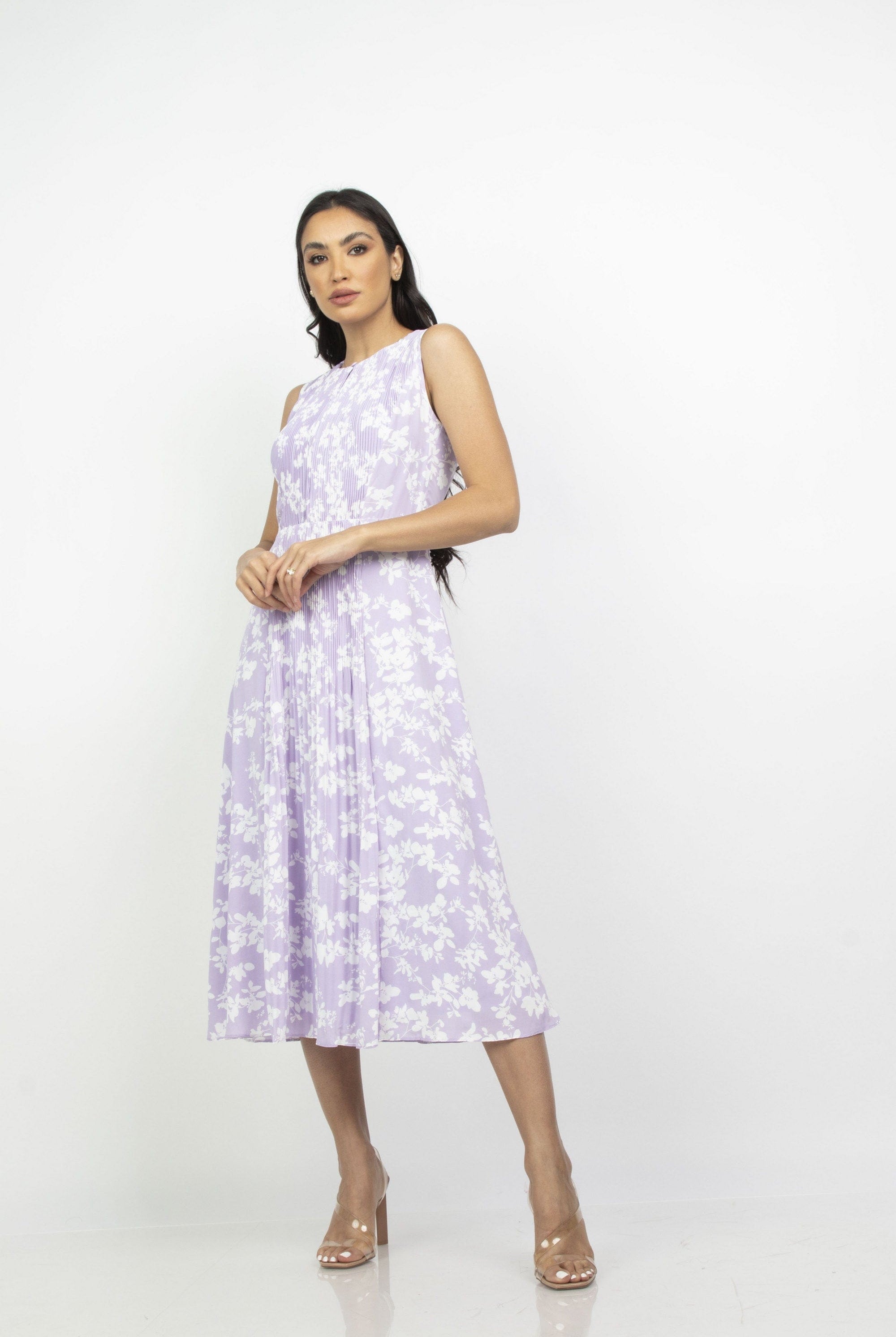 ميكا فستان ميدي منقوش ورد بيليسيه من الصدر بدون كم