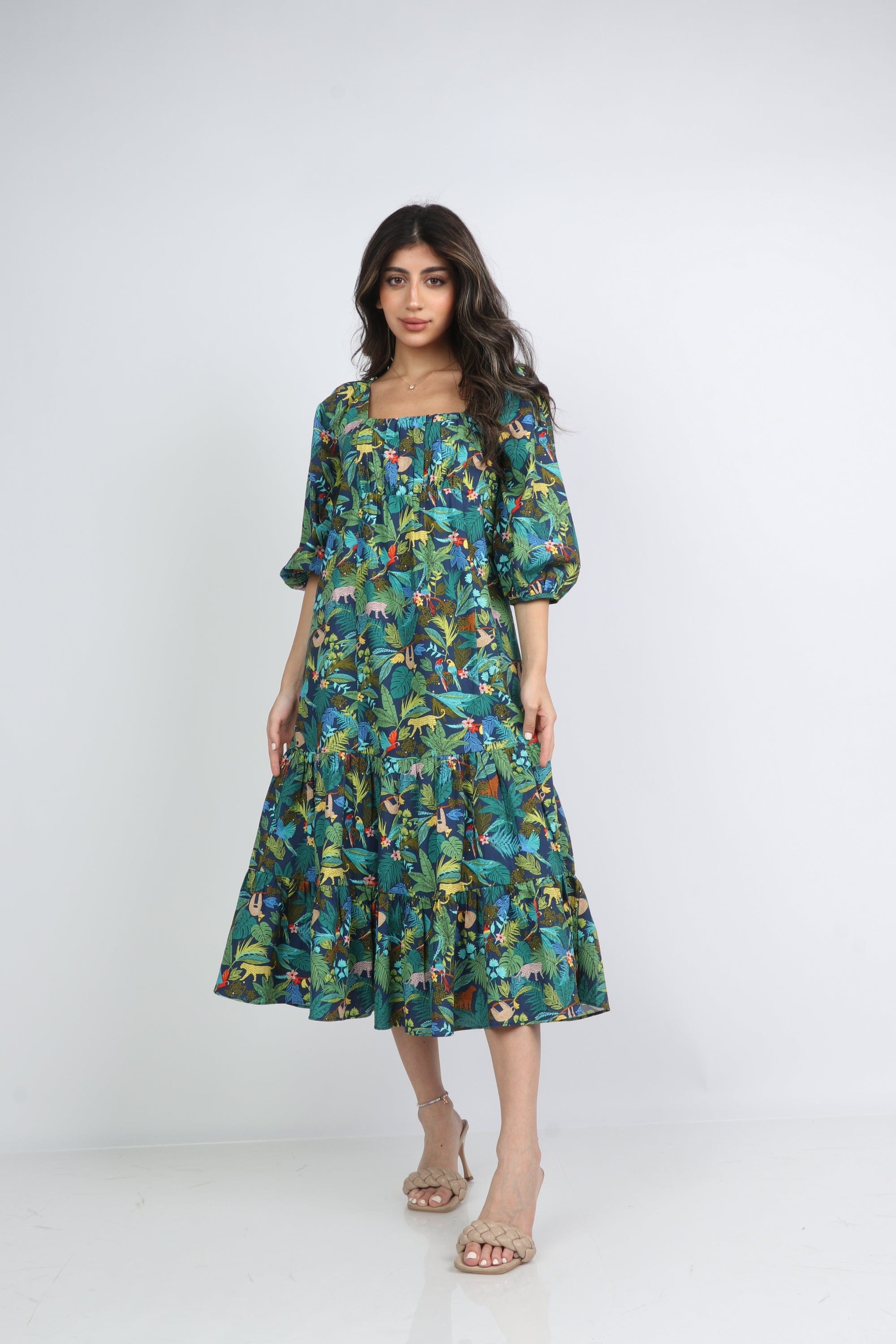 ميكا فستان ميدي مشجر بياقة مربعة كم قصير منفوش