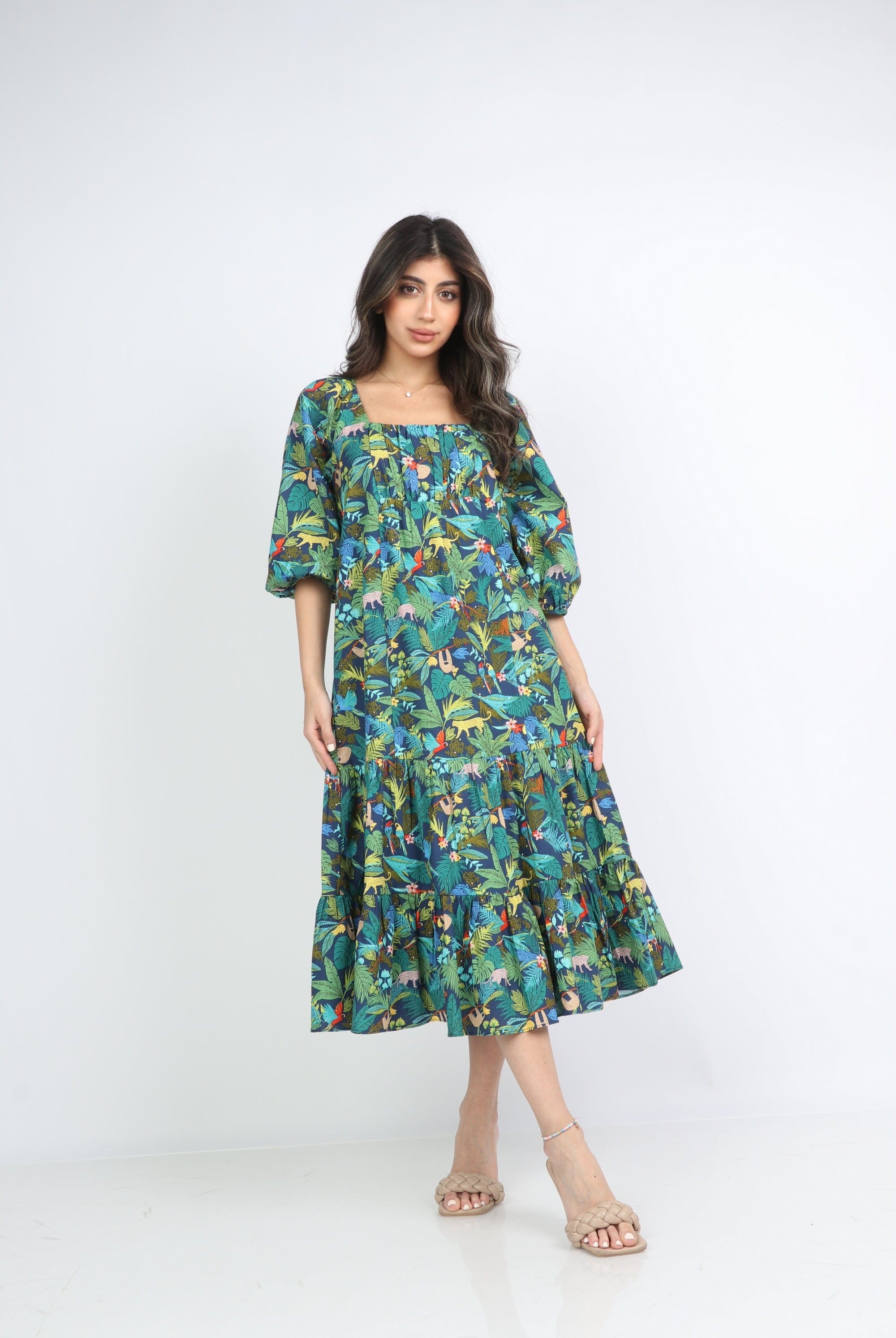 ميكا فستان ميدي مشجر بياقة مربعة كم قصير منفوش