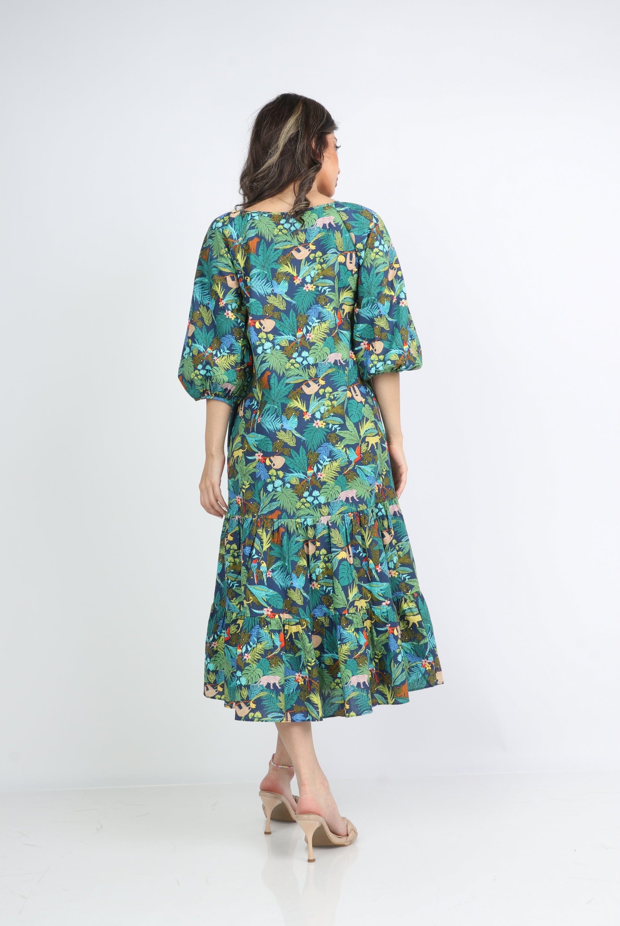 ميكا فستان ميدي مشجر بياقة مربعة كم قصير منفوش