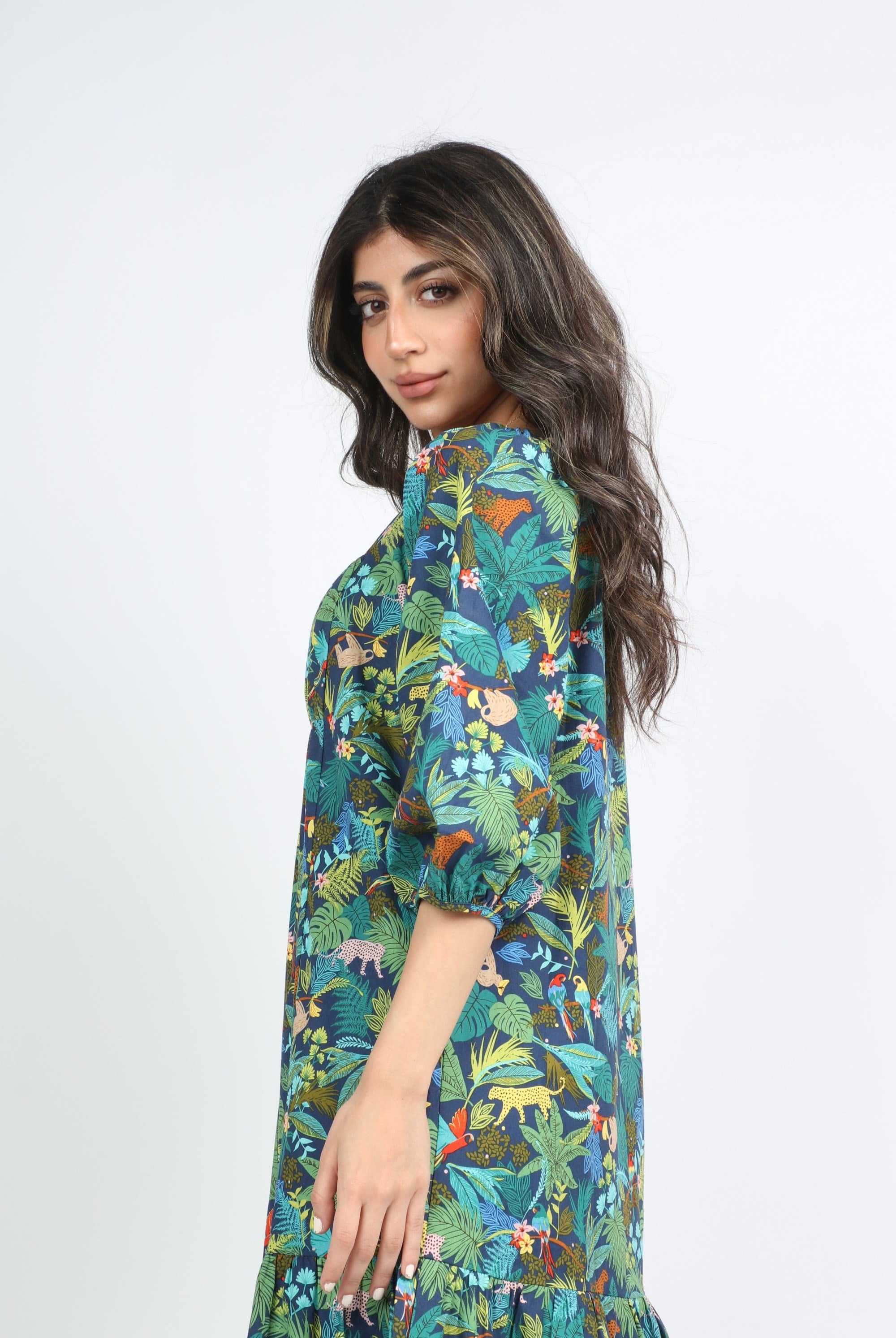 ميكا فستان ميدي مشجر بياقة مربعة كم قصير منفوش