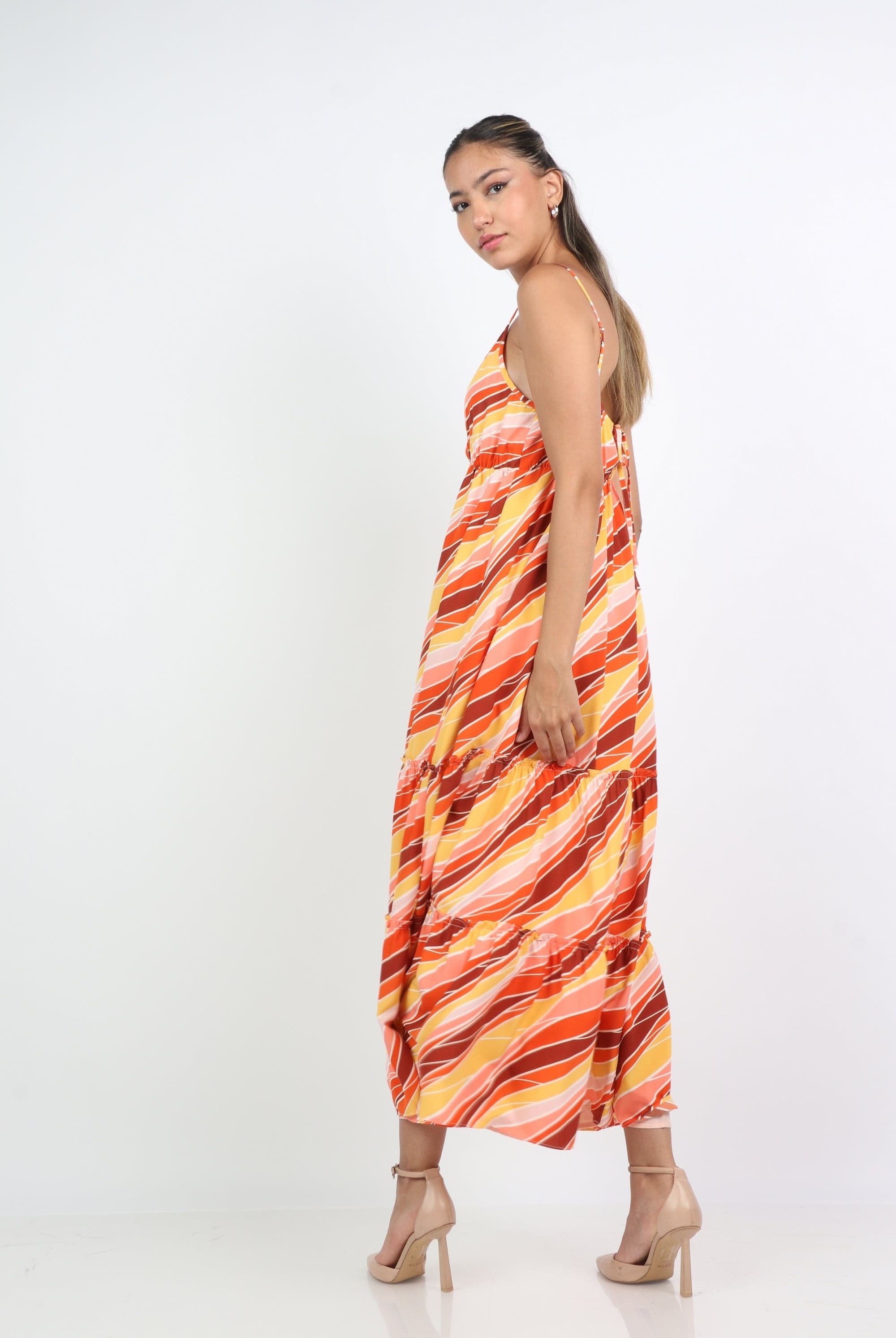 ميكا فستان طويل بحمالات مطبوع بكشكشة