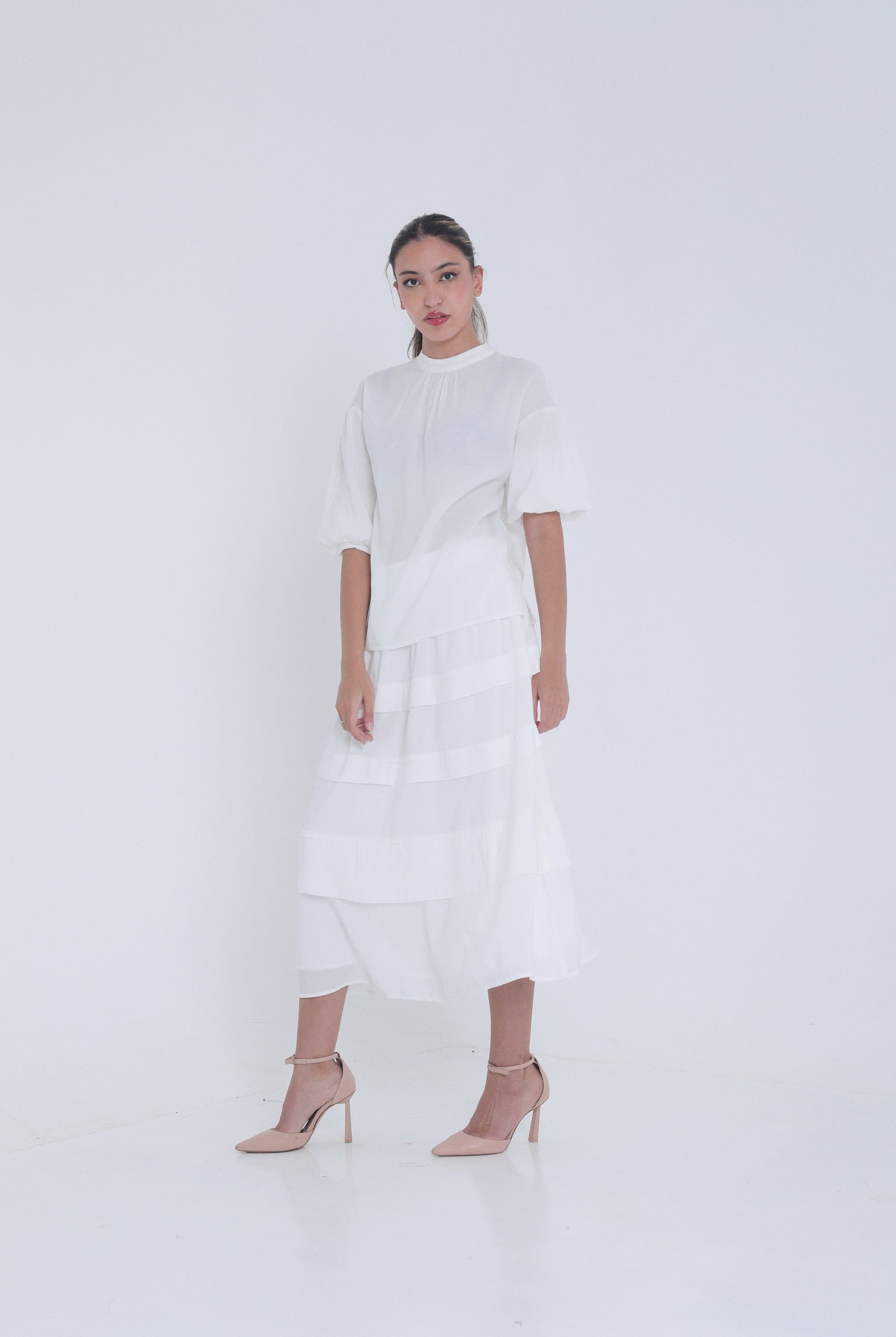 ميكا بلوزة سادة ظهر مفتوح نص كم منفوخ نسائي