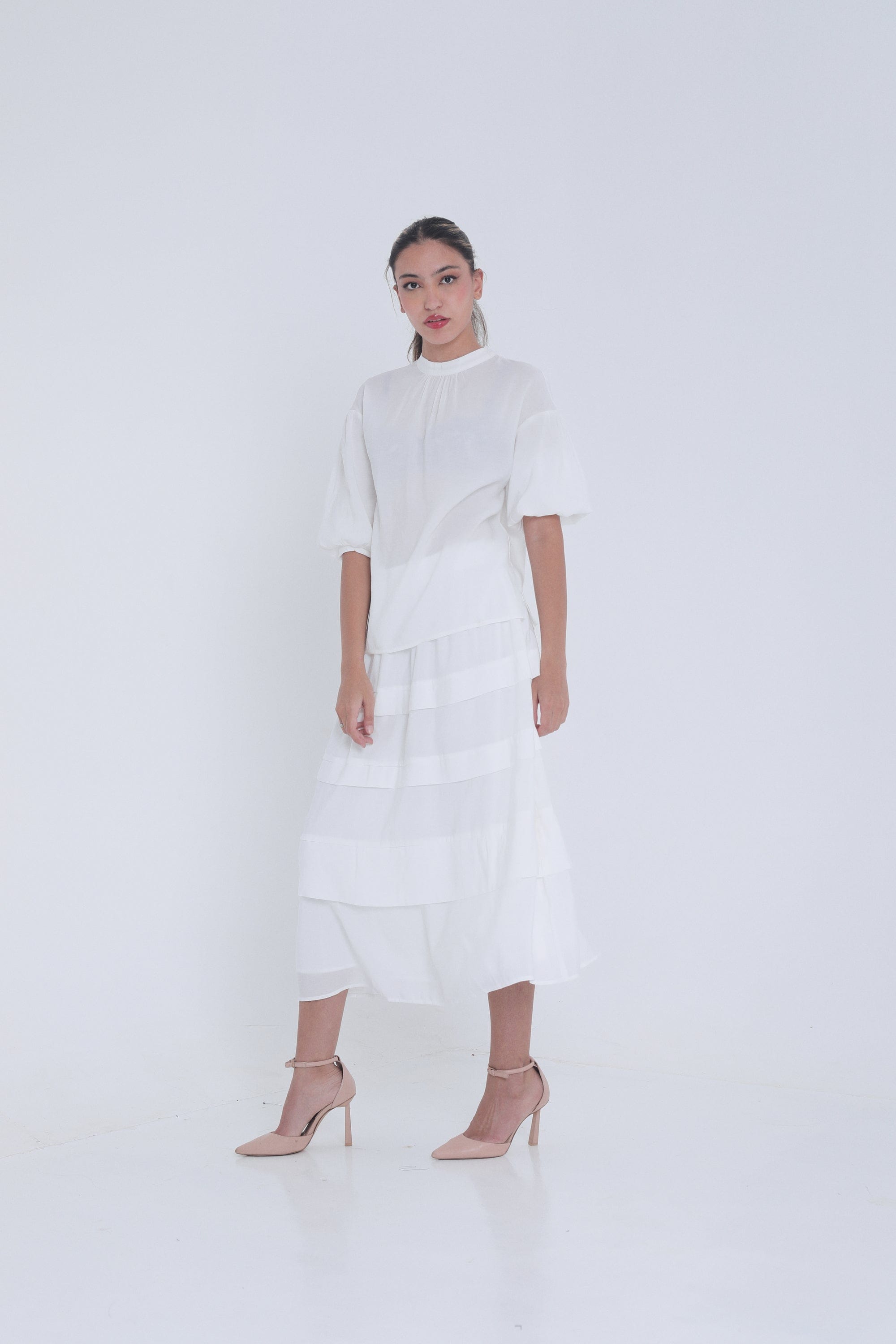 ميكا بلوزة سادة ظهر مفتوح نص كم منفوخ نسائي