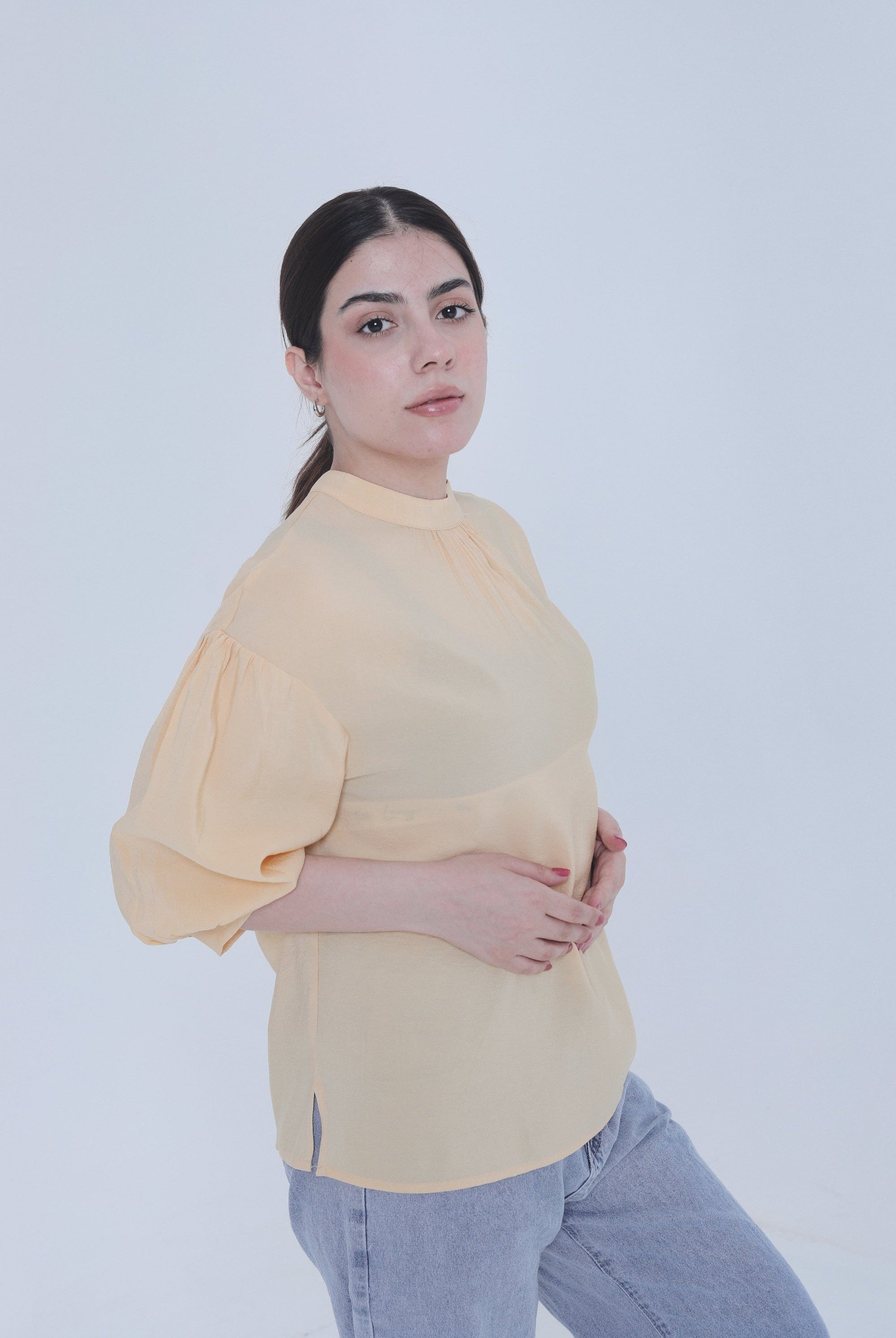 ميكا بلوزة سادة ظهر مفتوح نص كم منفوخ نسائي