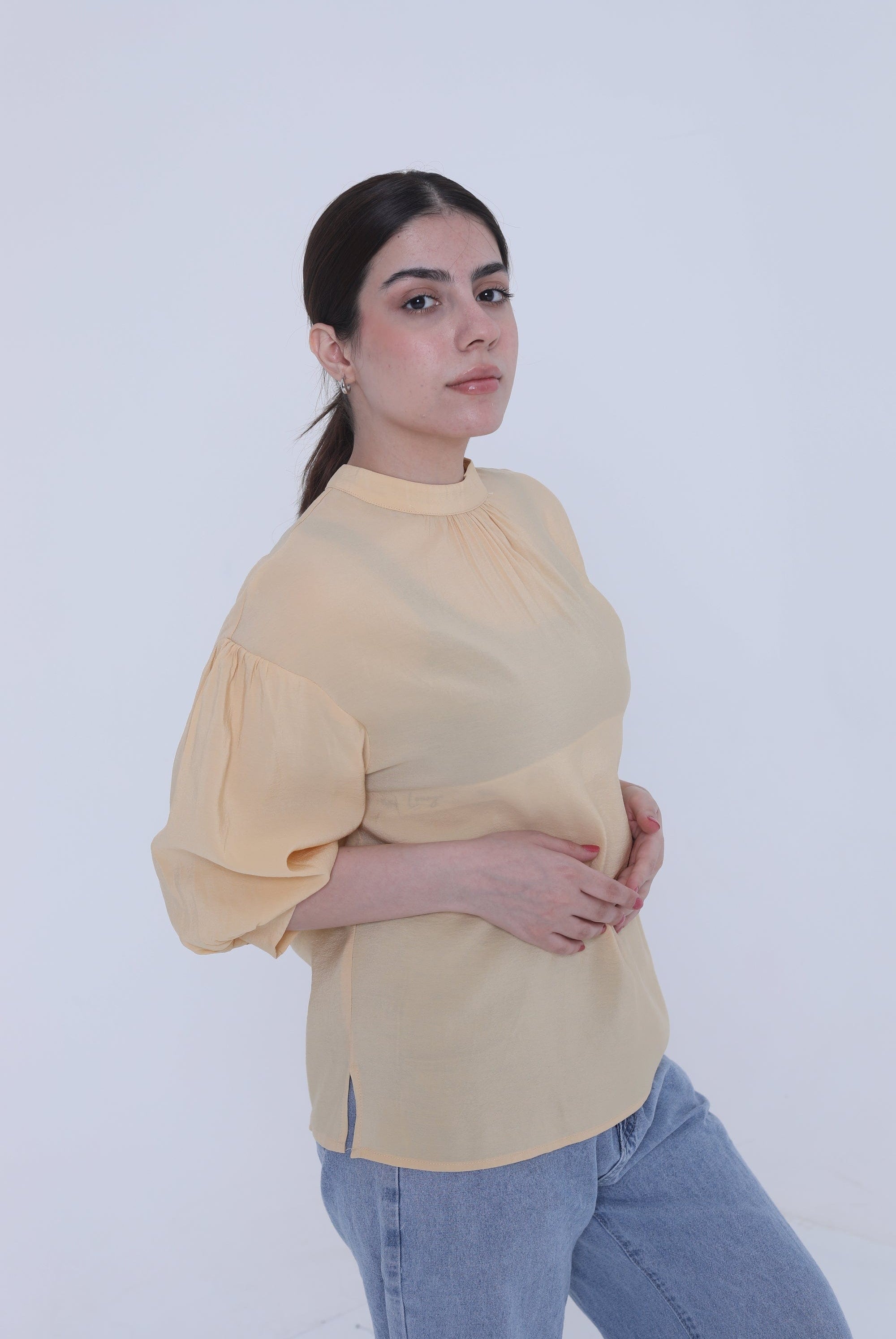 ميكا بلوزة سادة ظهر مفتوح نص كم منفوخ نسائي