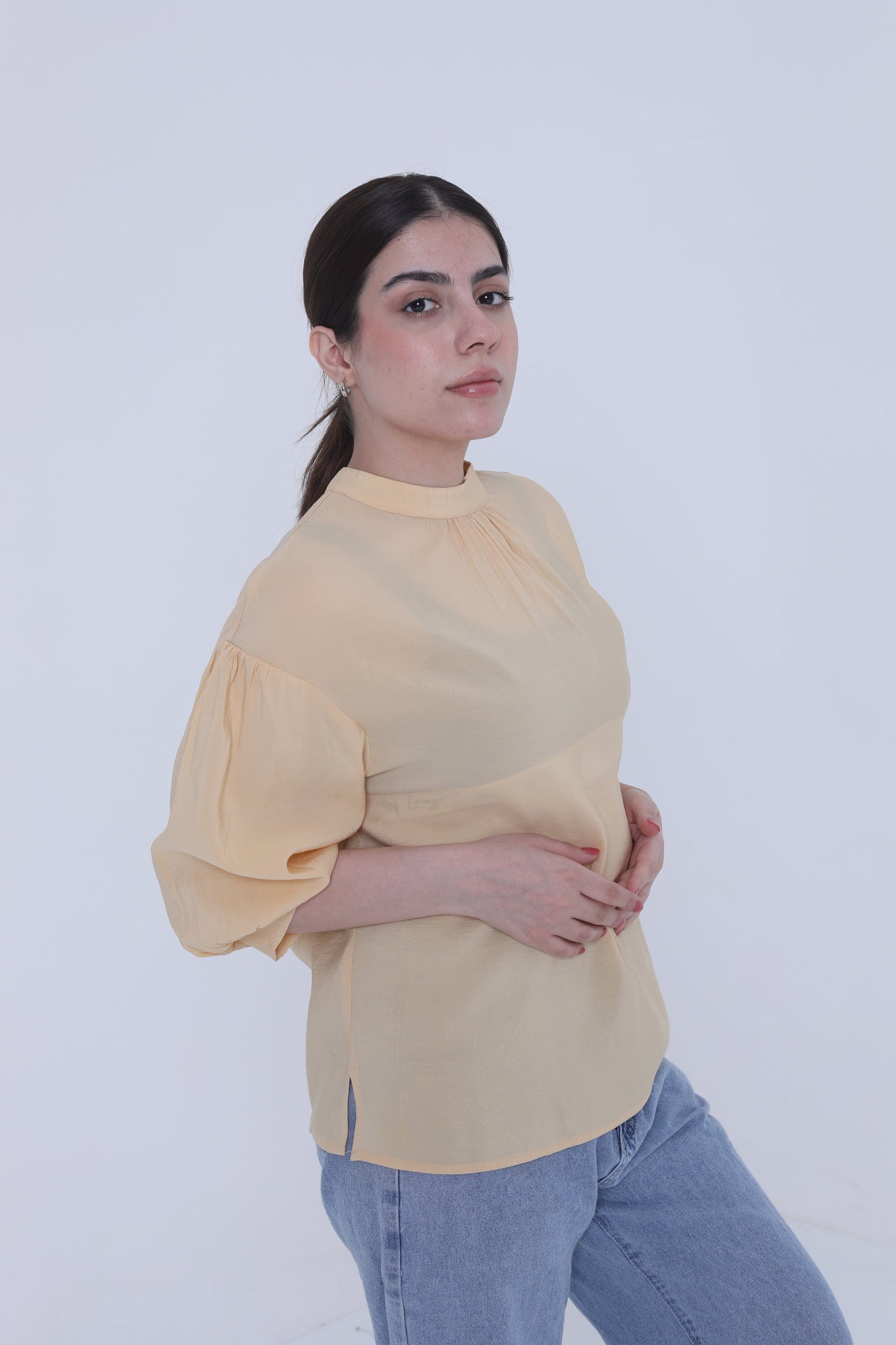 ميكا بلوزة سادة ظهر مفتوح نص كم منفوخ نسائي