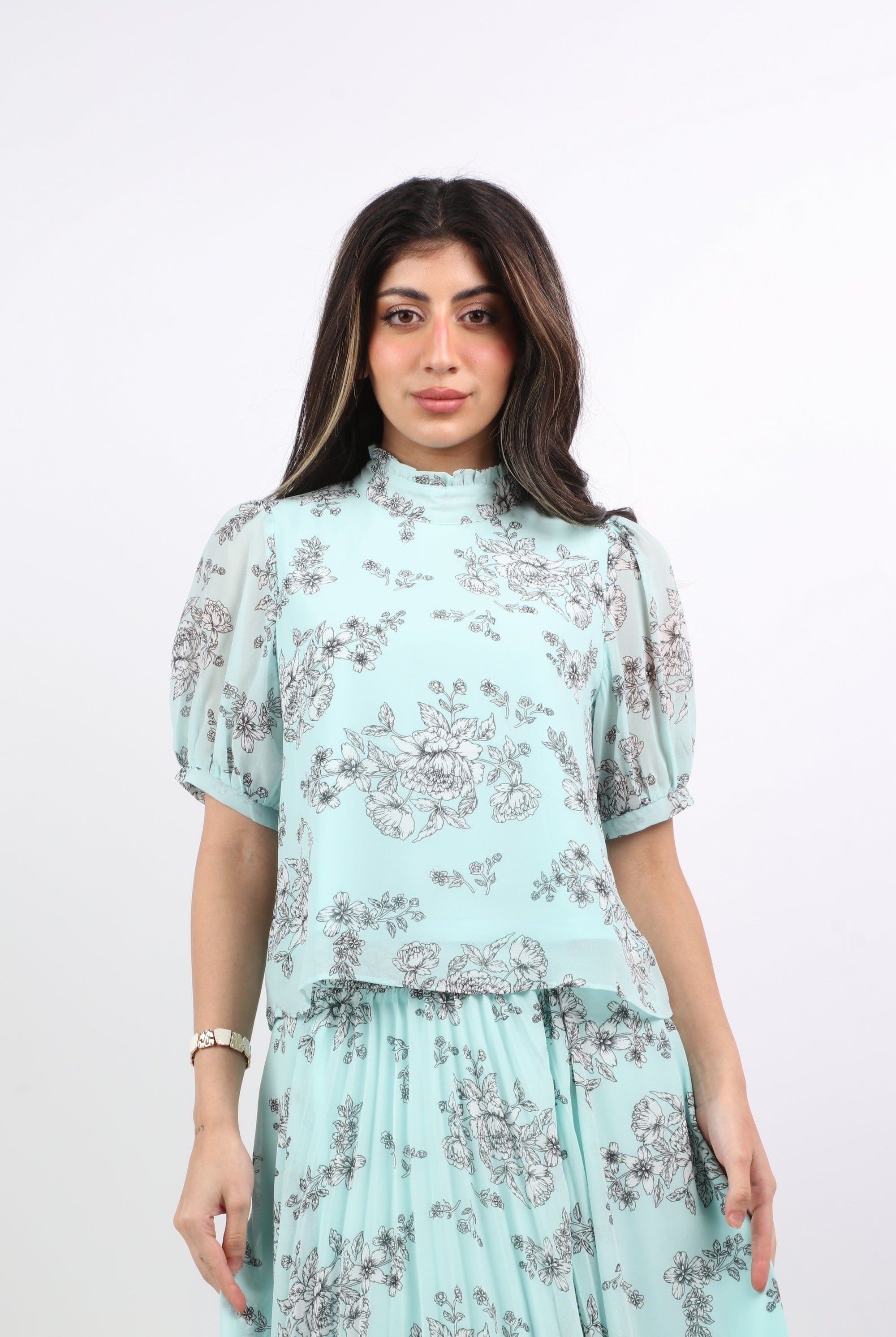 ميكا بلوزة مشجرة بنمط ورود برقبة عالية نص كم بف نسائي