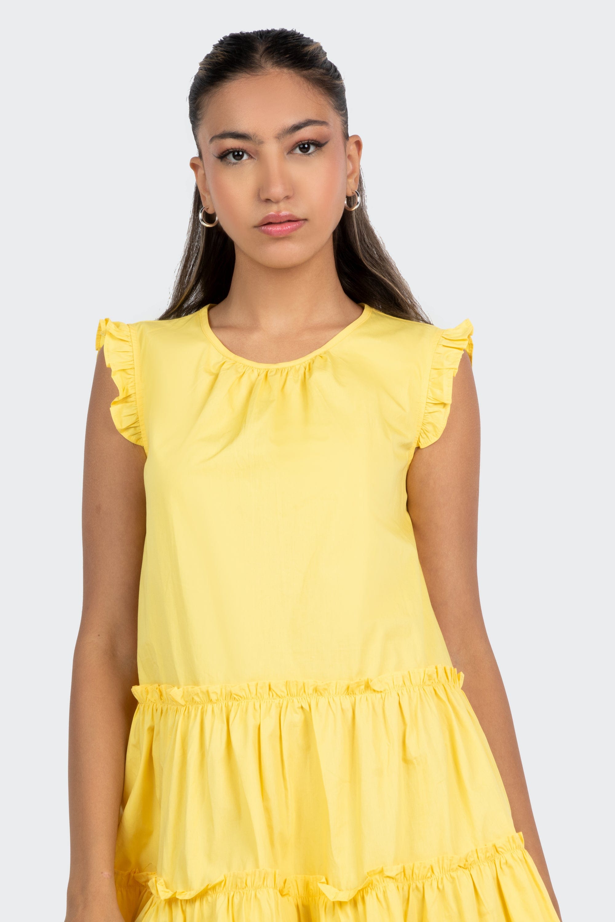 ميكا فستان قصير منفوش مزين بكشكشة ع الكتف بدون كم