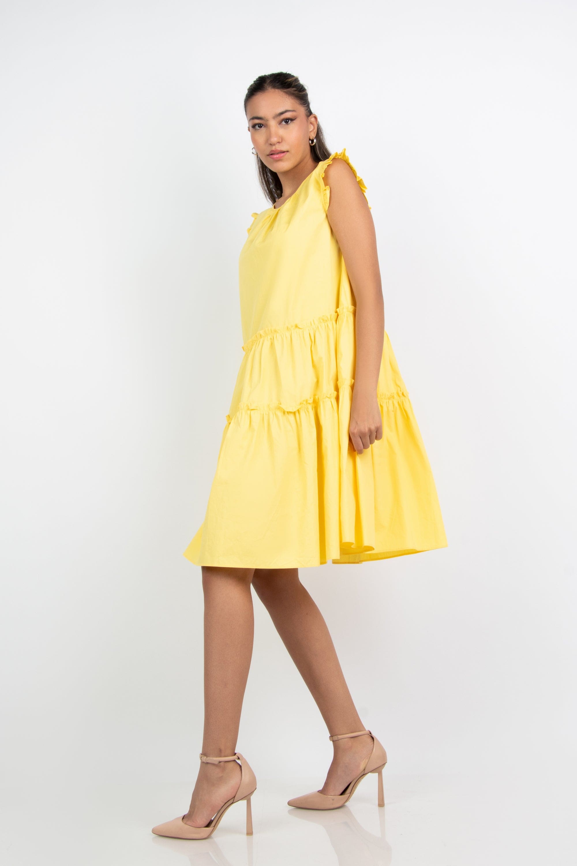 ميكا فستان قصير منفوش مزين بكشكشة ع الكتف بدون كم